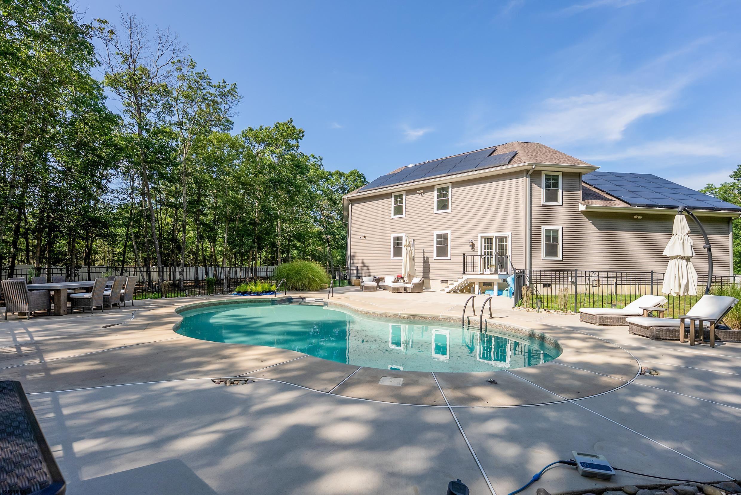 802 Gatehouse Dr