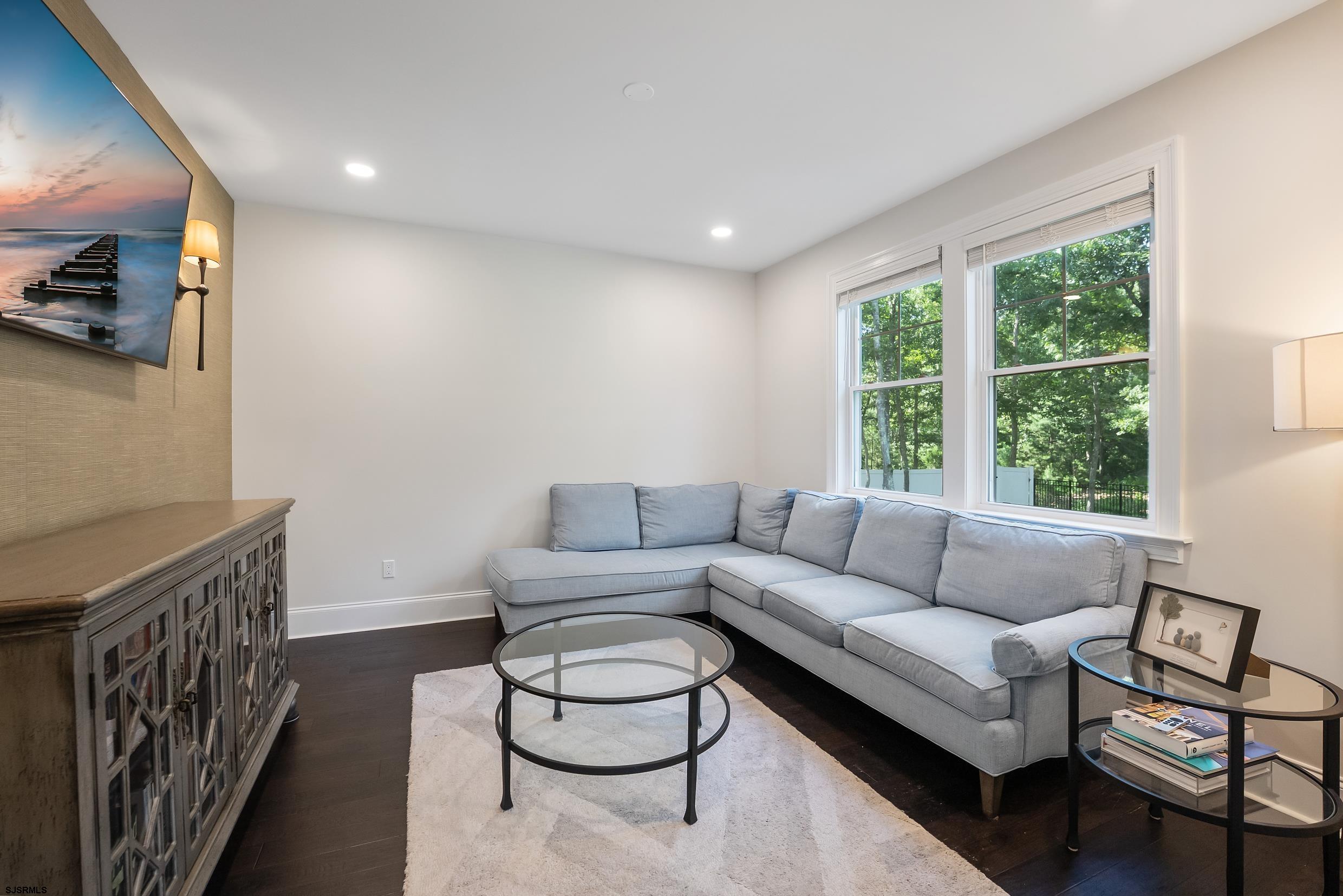 802 Gatehouse Dr