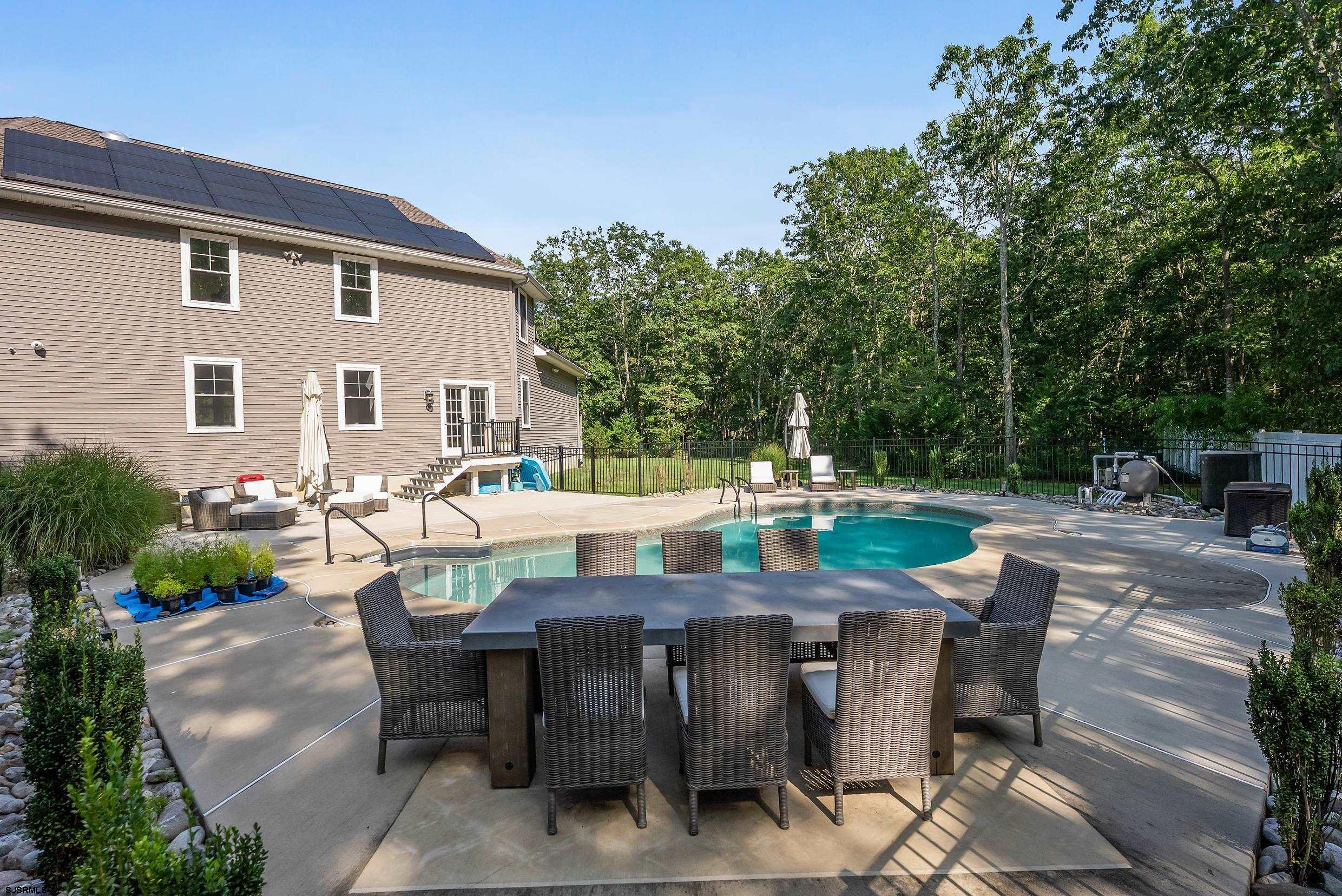 802 Gatehouse Dr