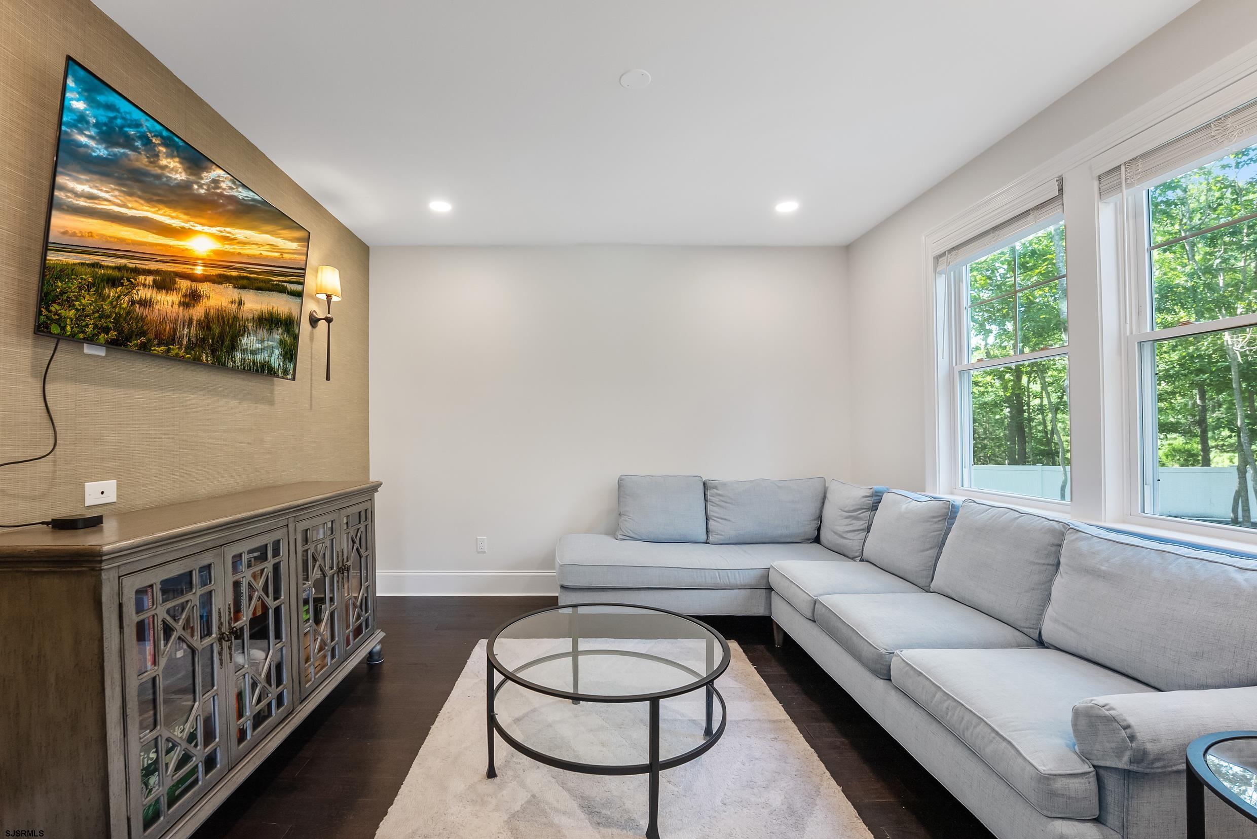 802 Gatehouse Dr