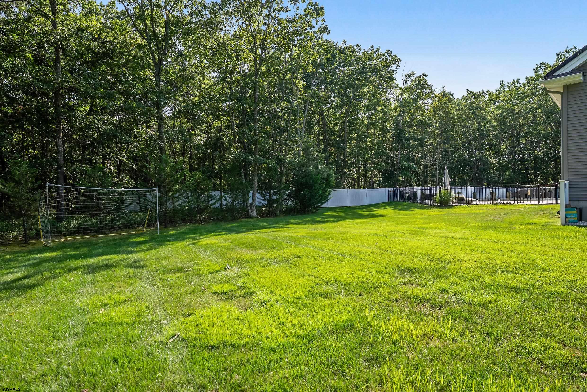 802 Gatehouse Dr
