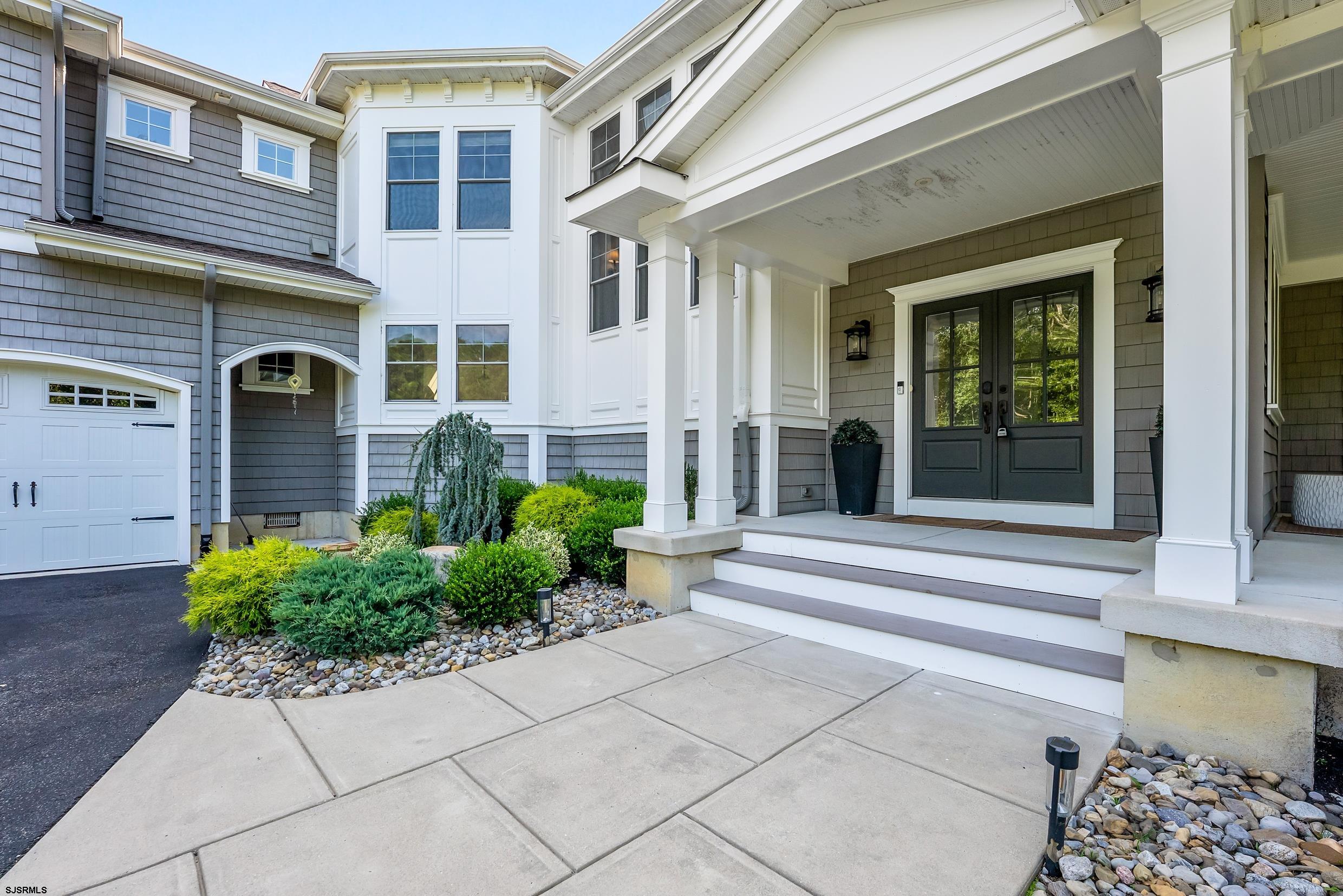 802 Gatehouse Dr