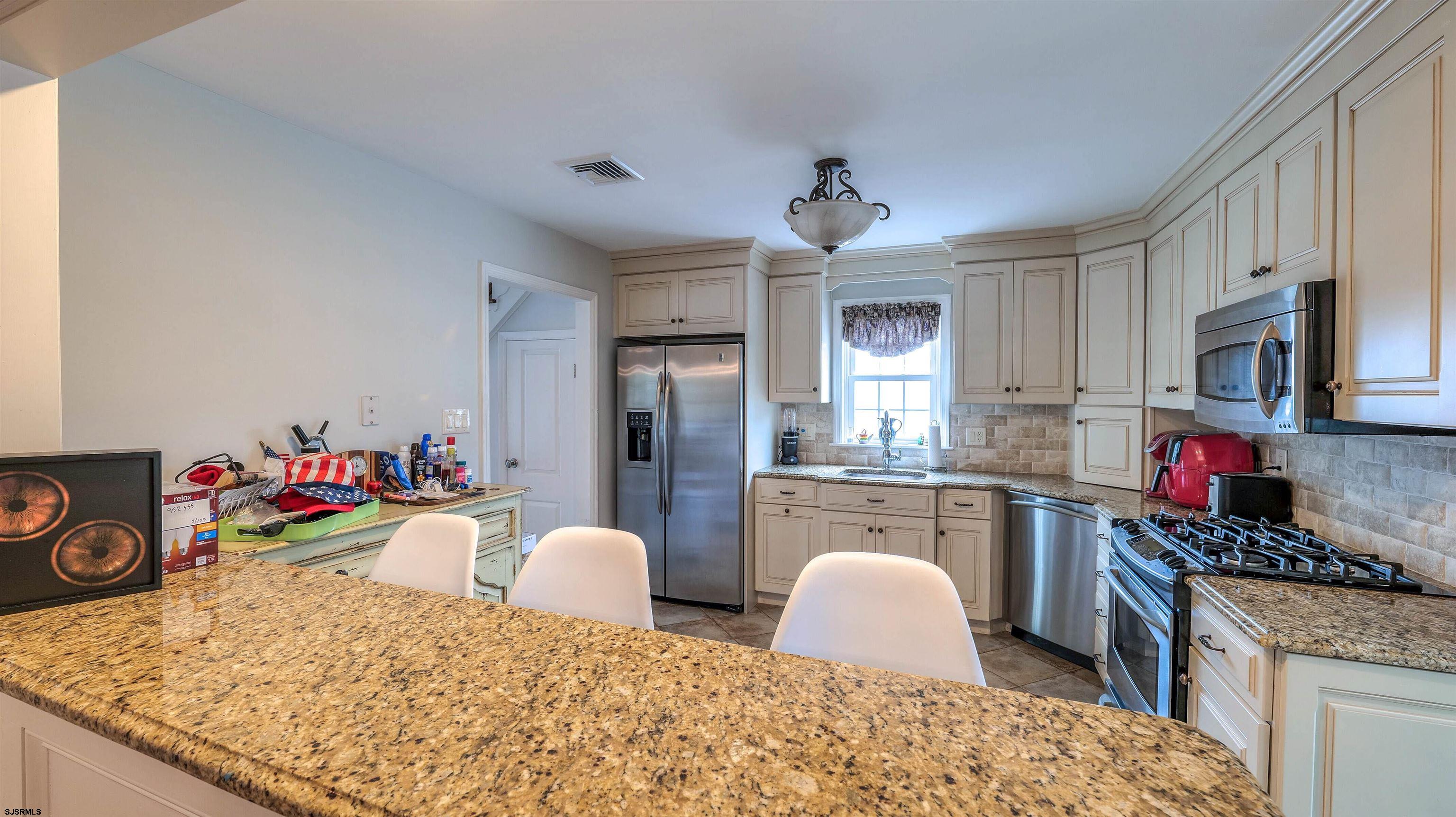 6 N Lancaster Avenue