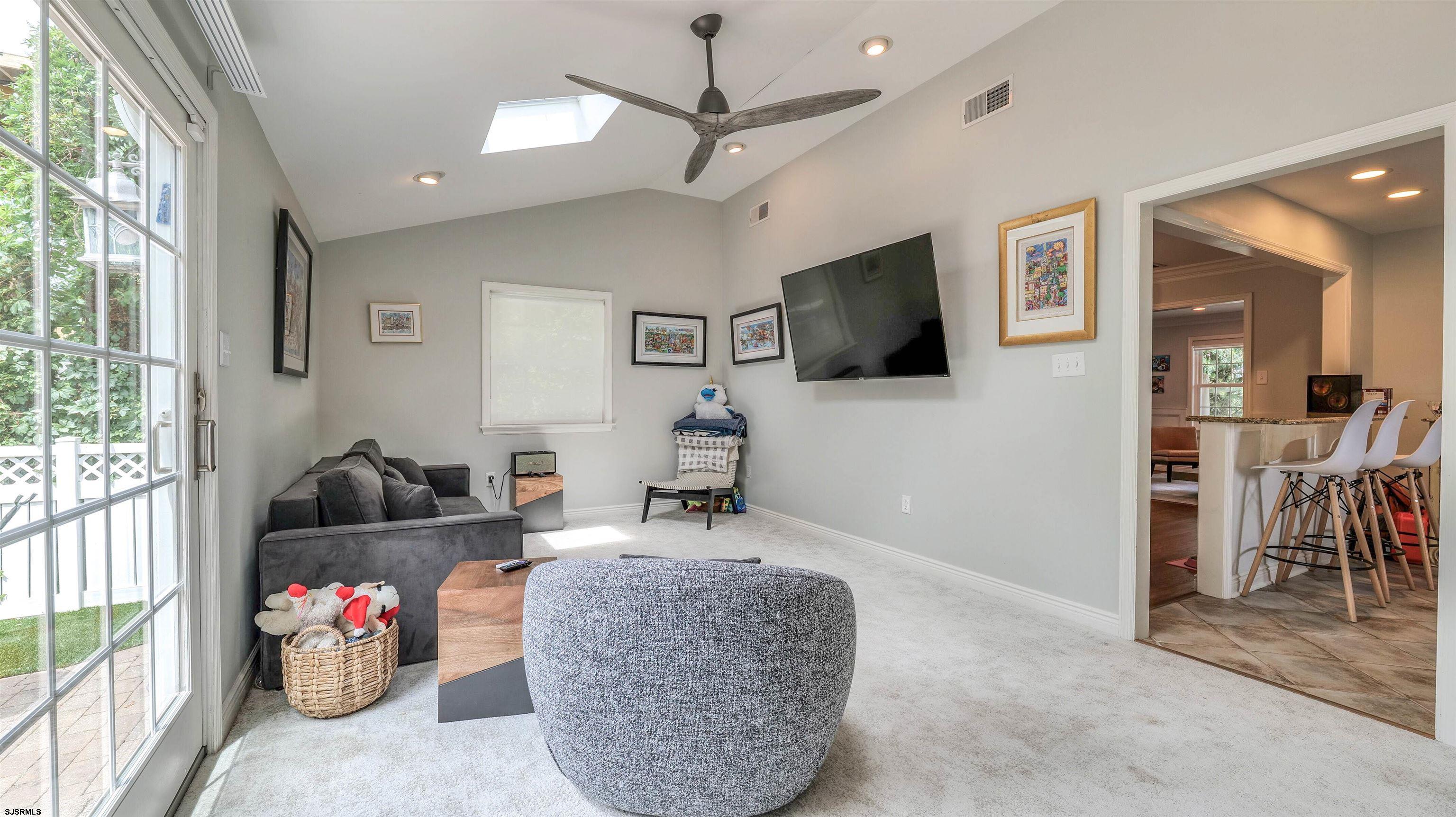 6 N Lancaster Avenue