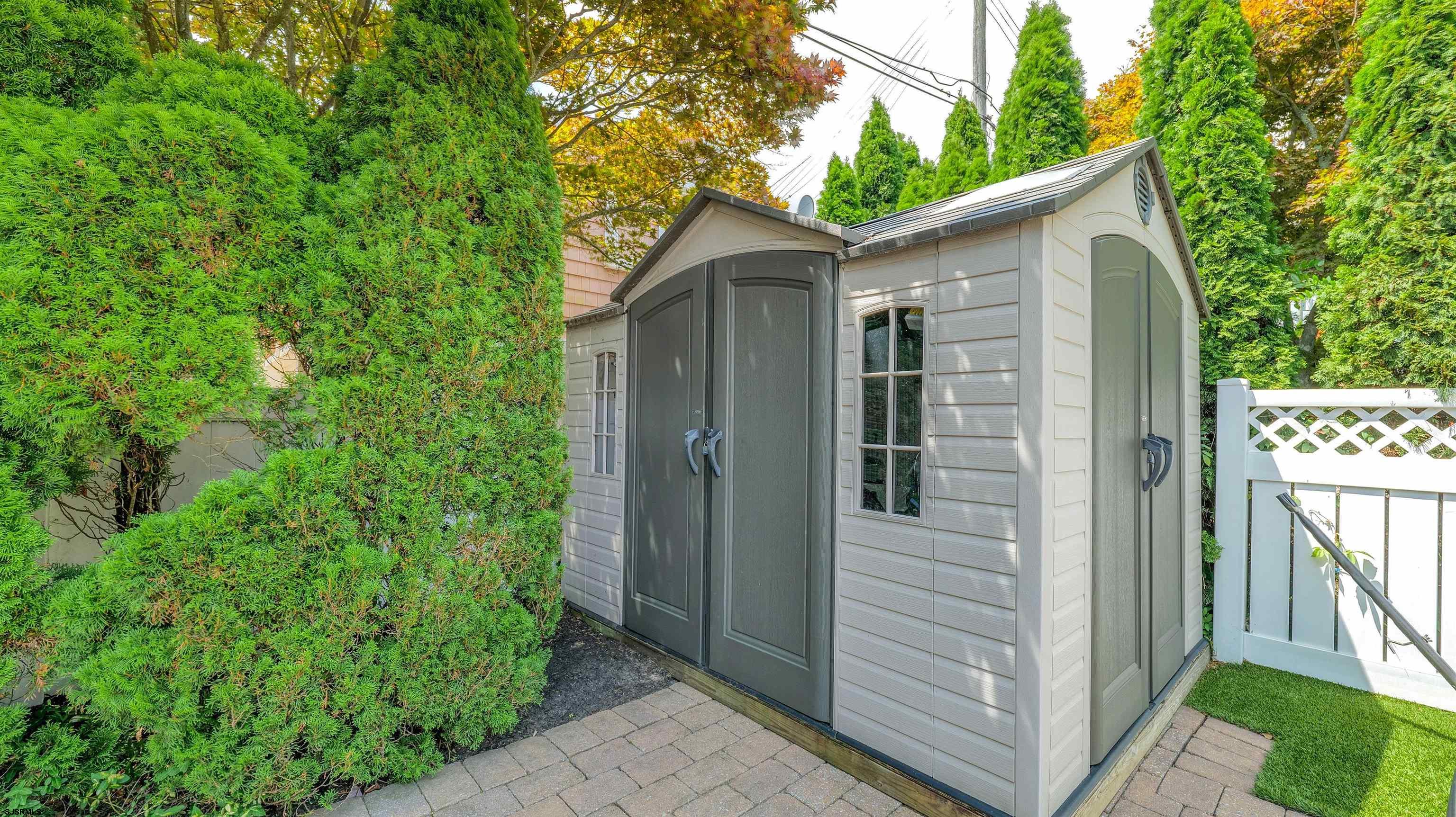 6 N Lancaster Avenue
