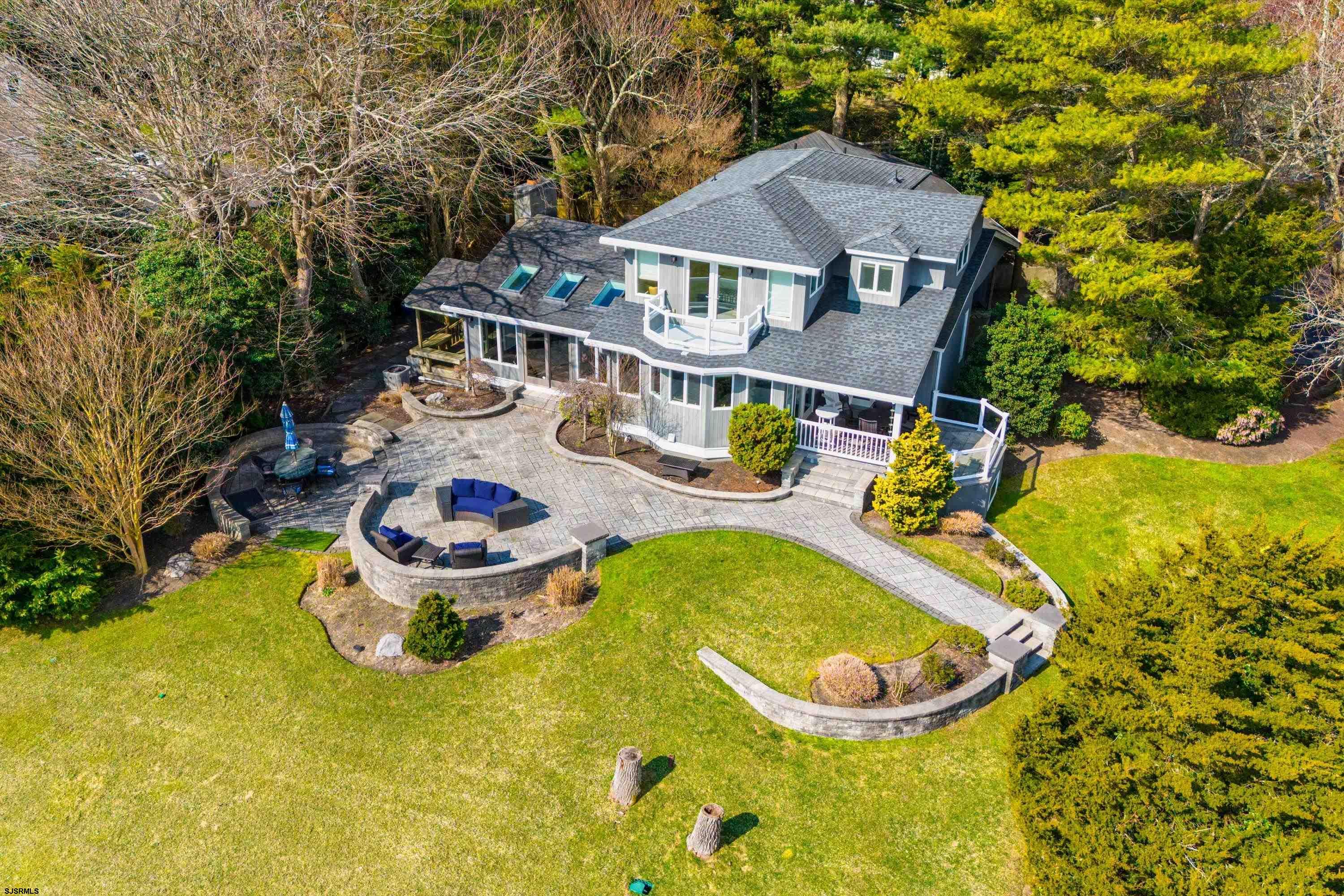 229 Landing Ln - Picture 1