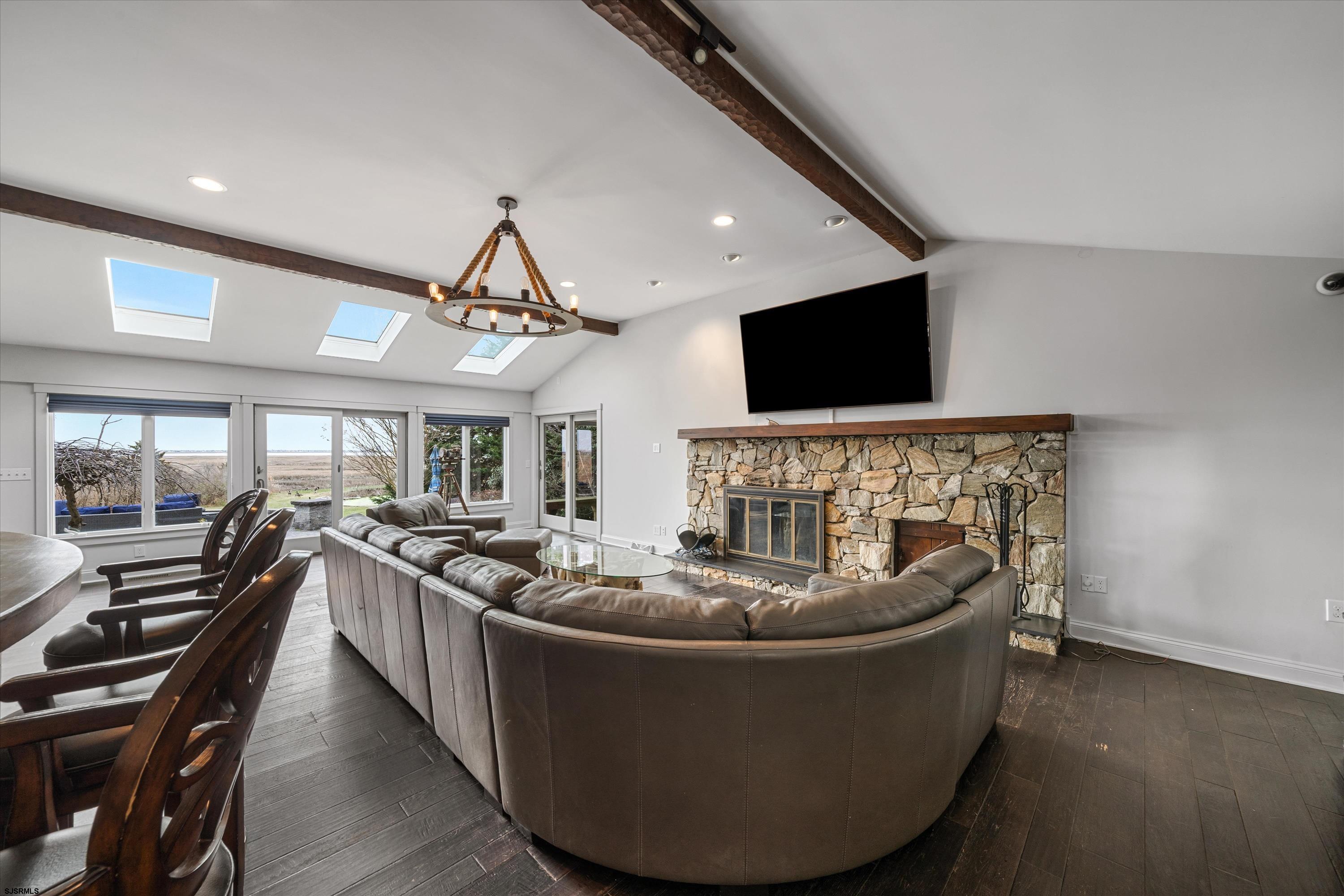 229 Landing Ln