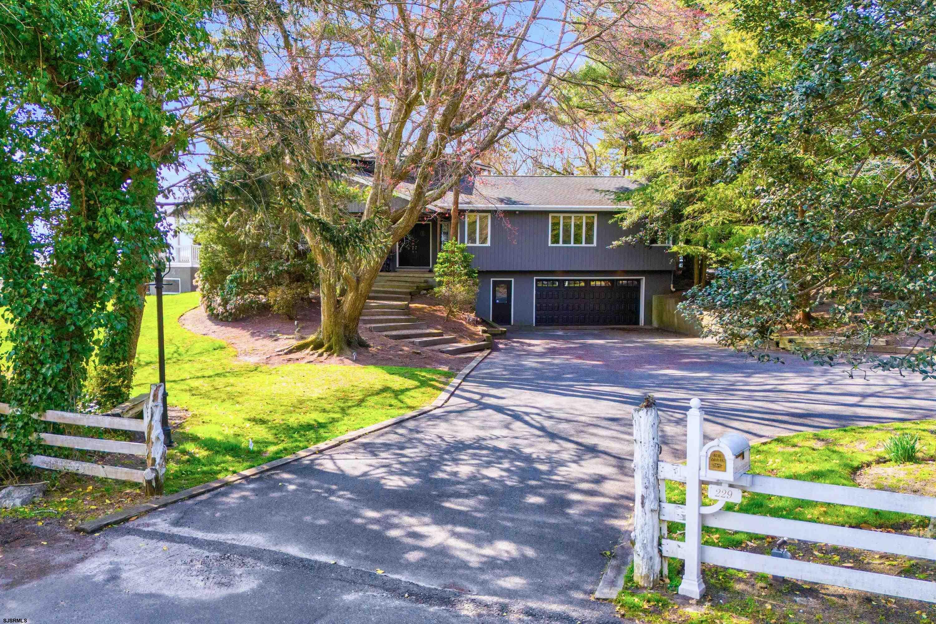 229 Landing Ln