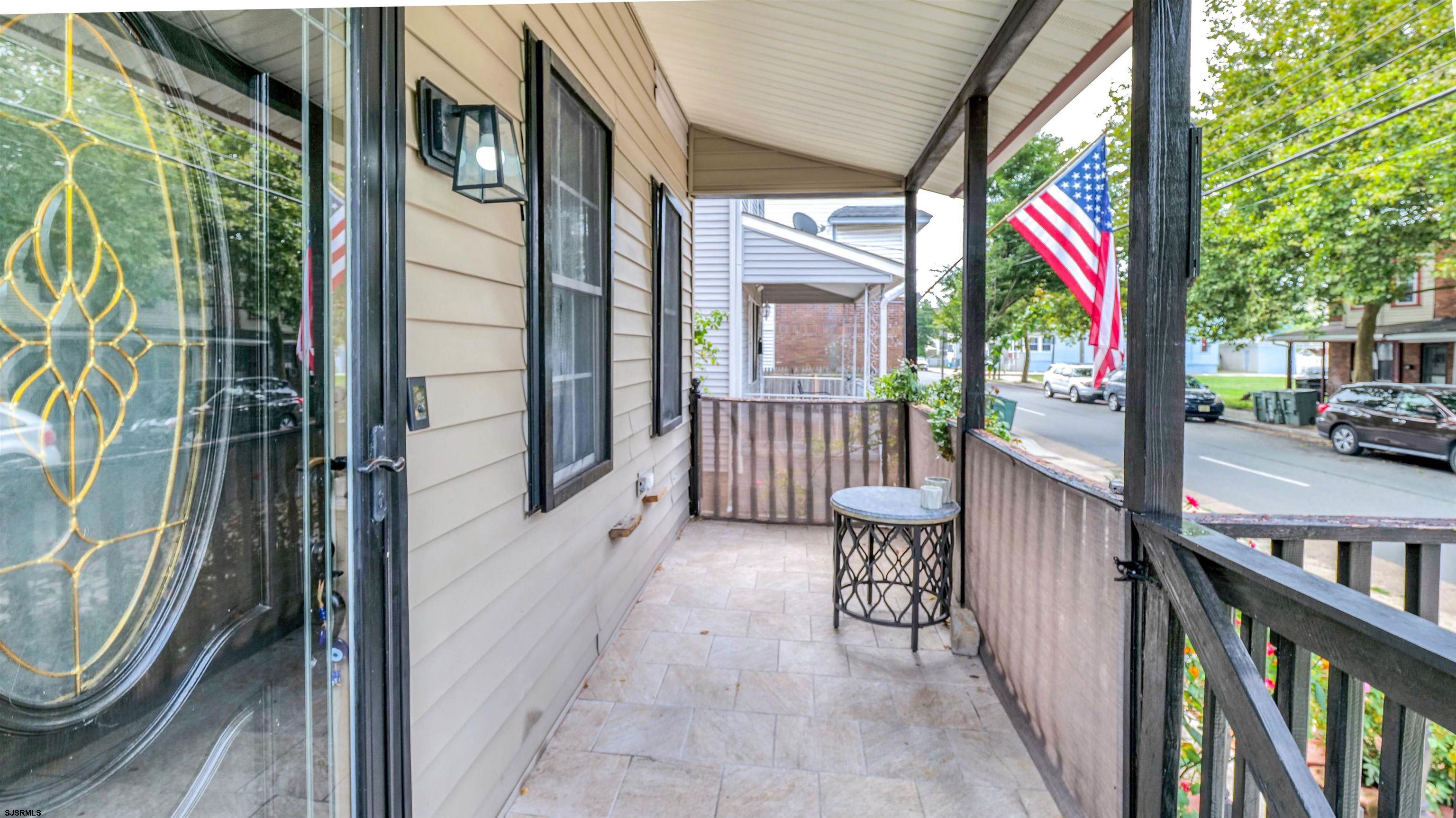 611 N Indiana Avenue - Picture 2