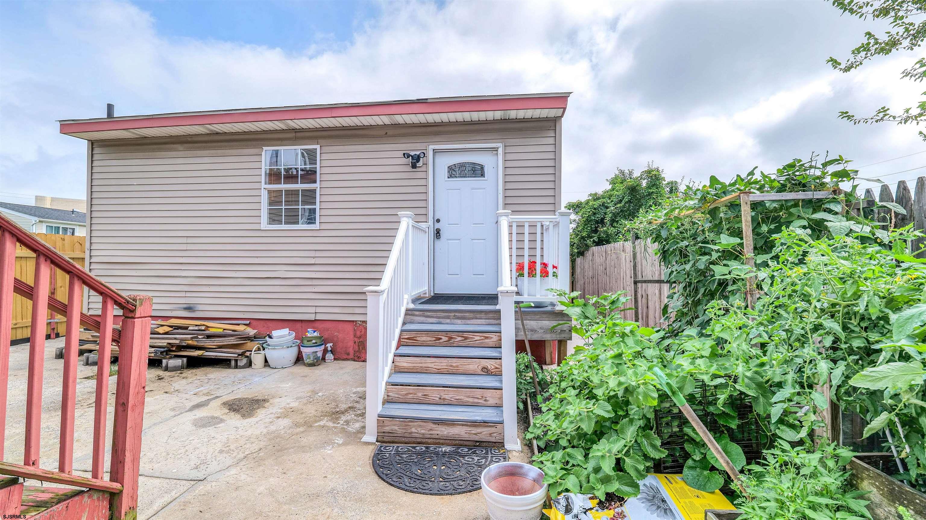 611 N Indiana Avenue