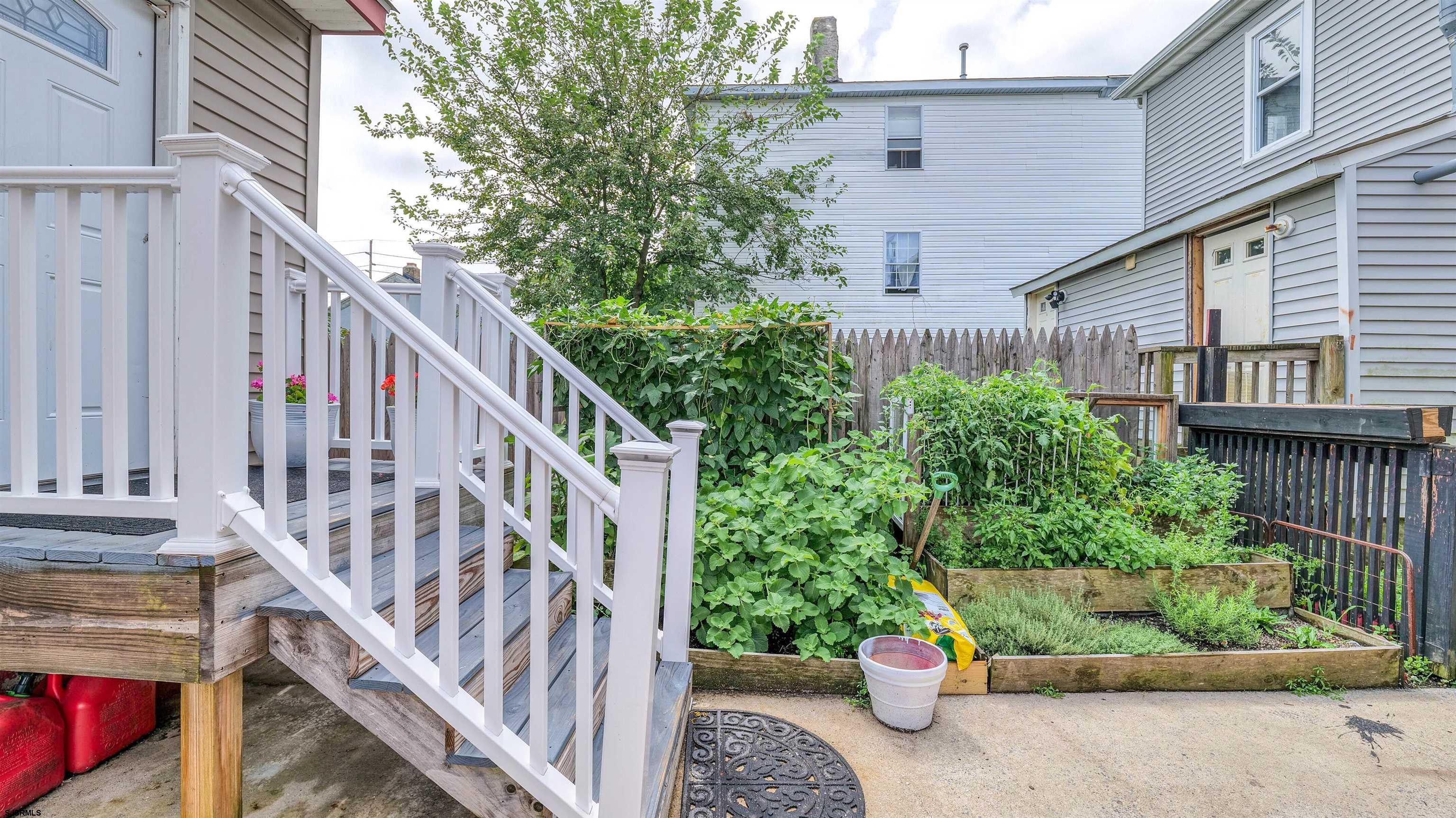 611 N Indiana Avenue