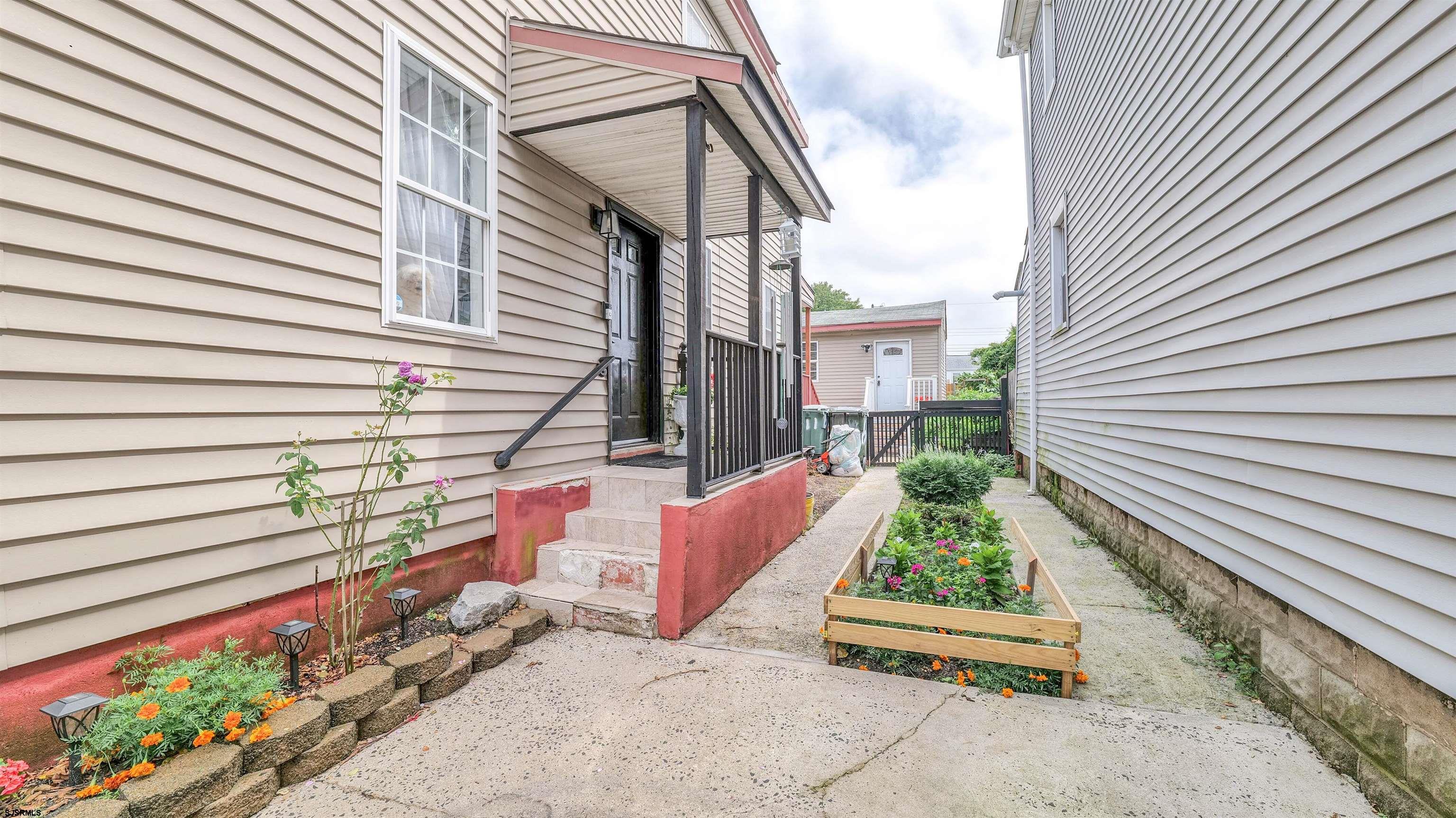 611 N Indiana Avenue - Picture 3