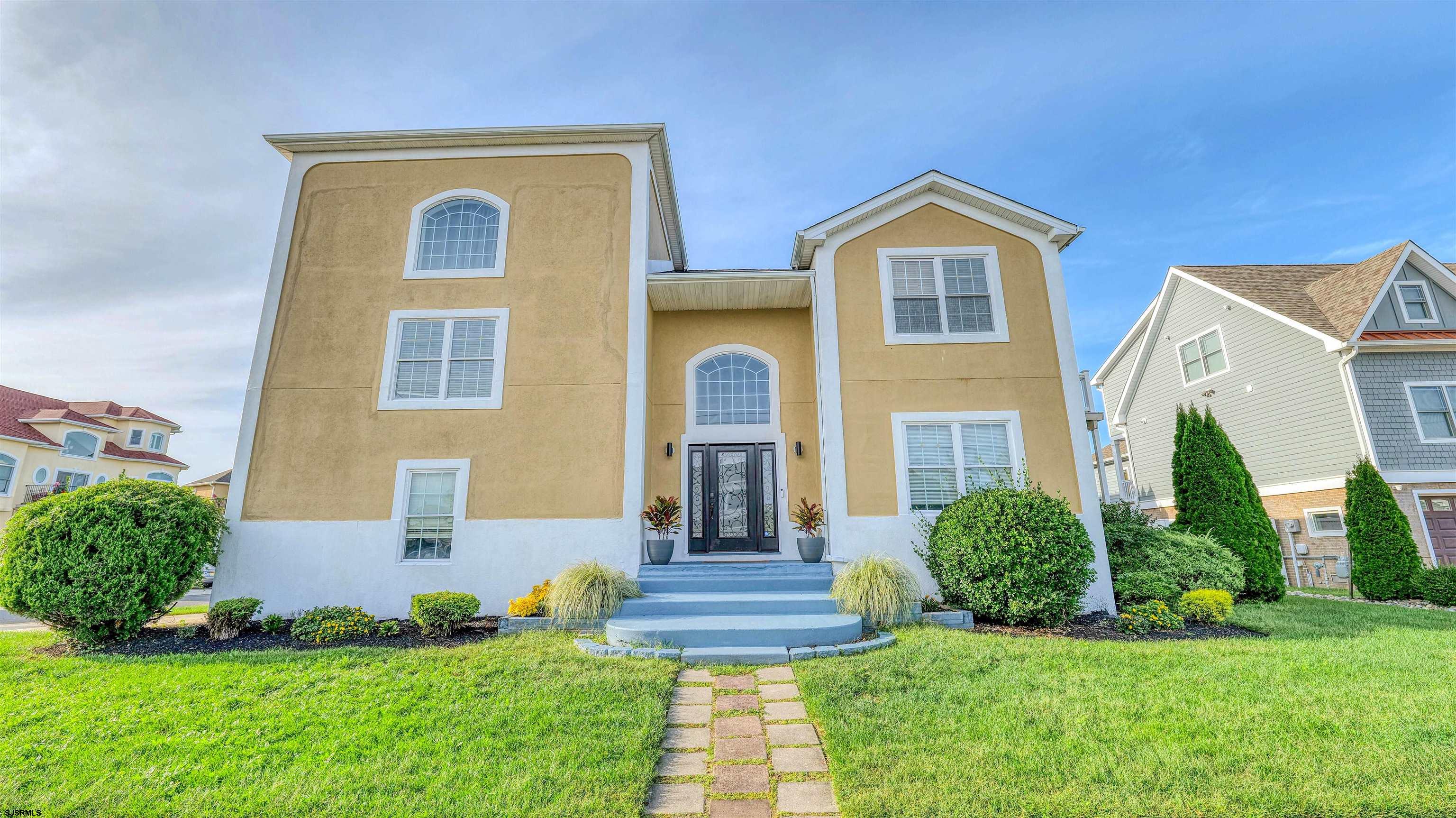 909 N BURGHLEY Avenue