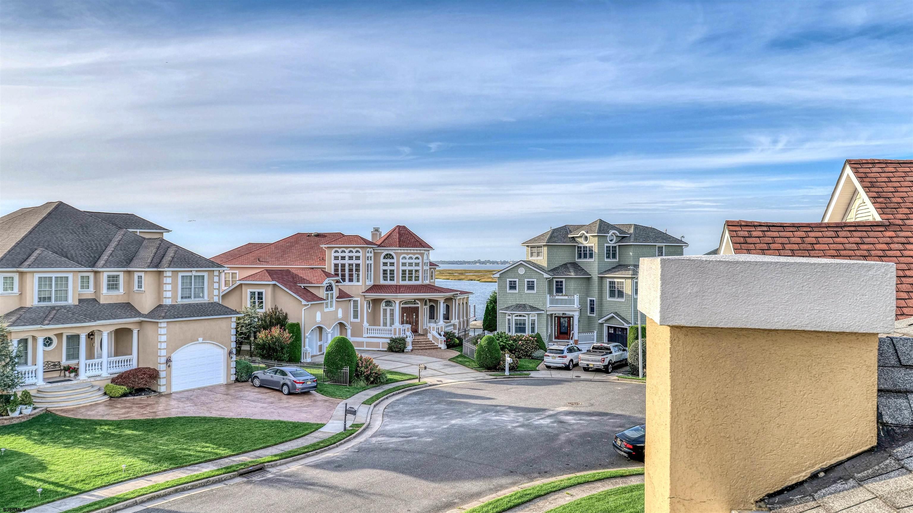 909 N BURGHLEY Avenue