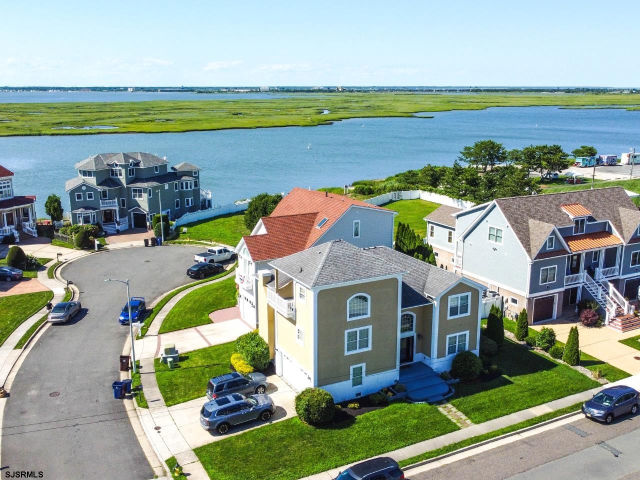 909 N BURGHLEY Avenue