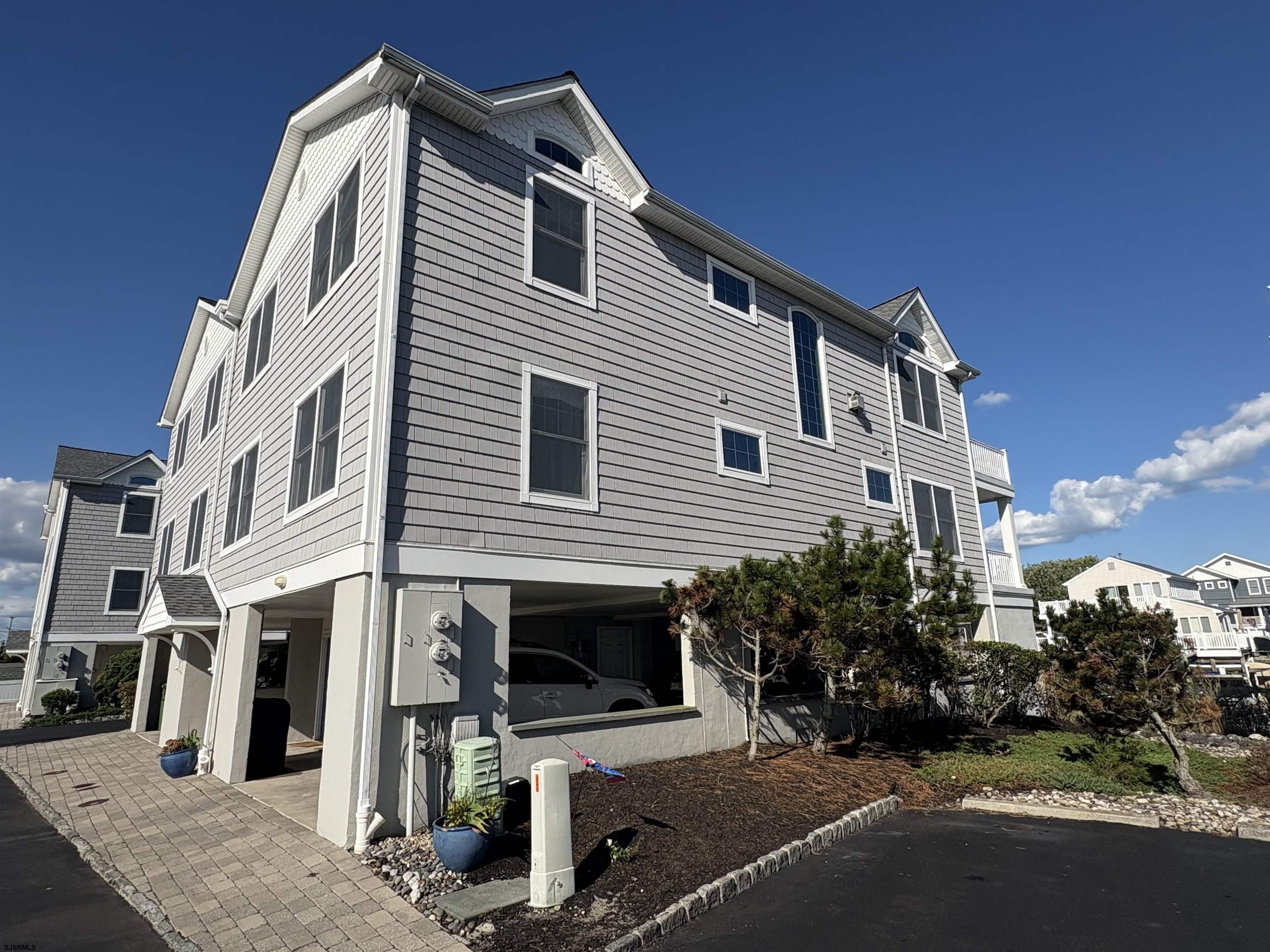 7 Neptune Drive - Picture 1