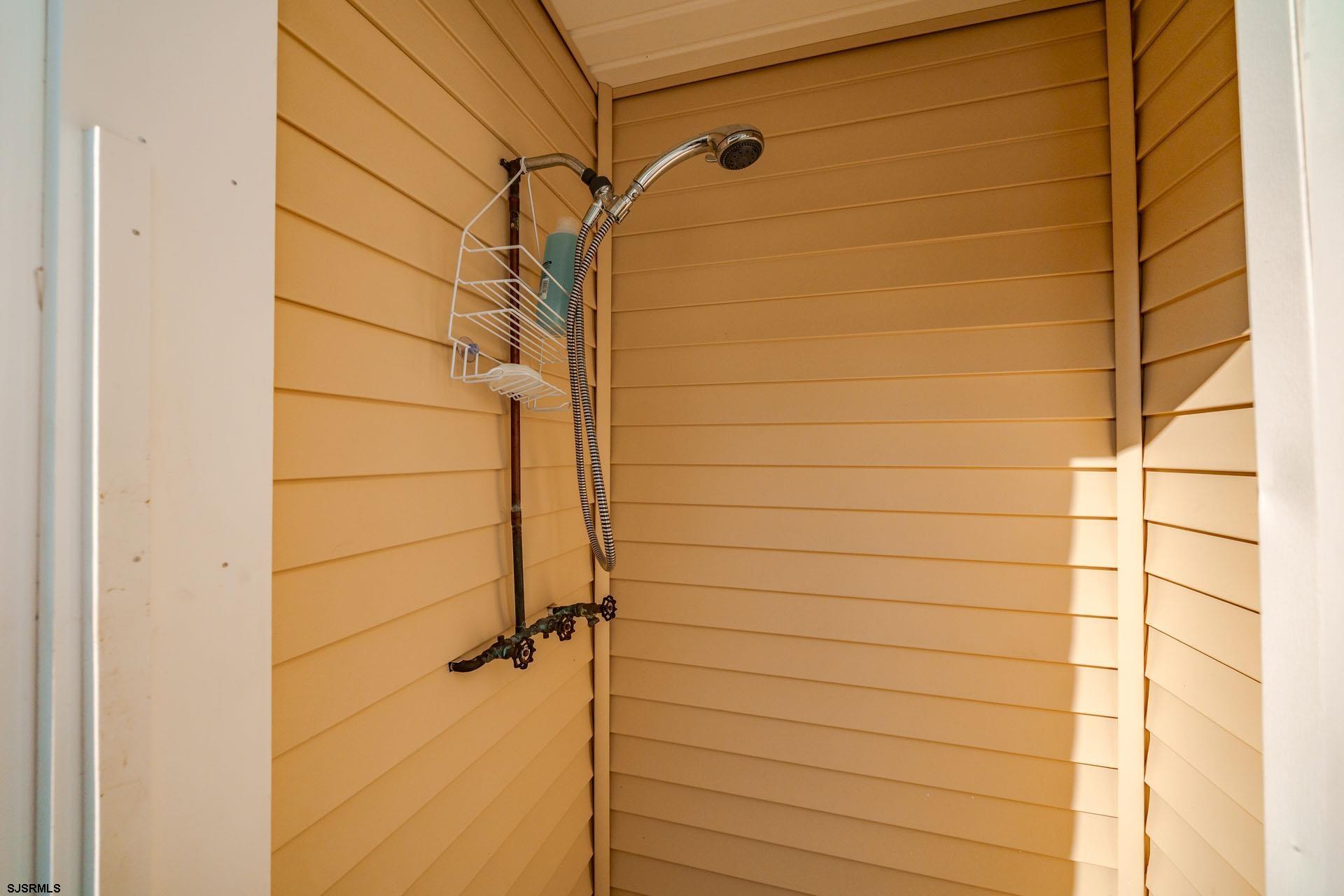 1237 Pleasure Avenue - Picture 2