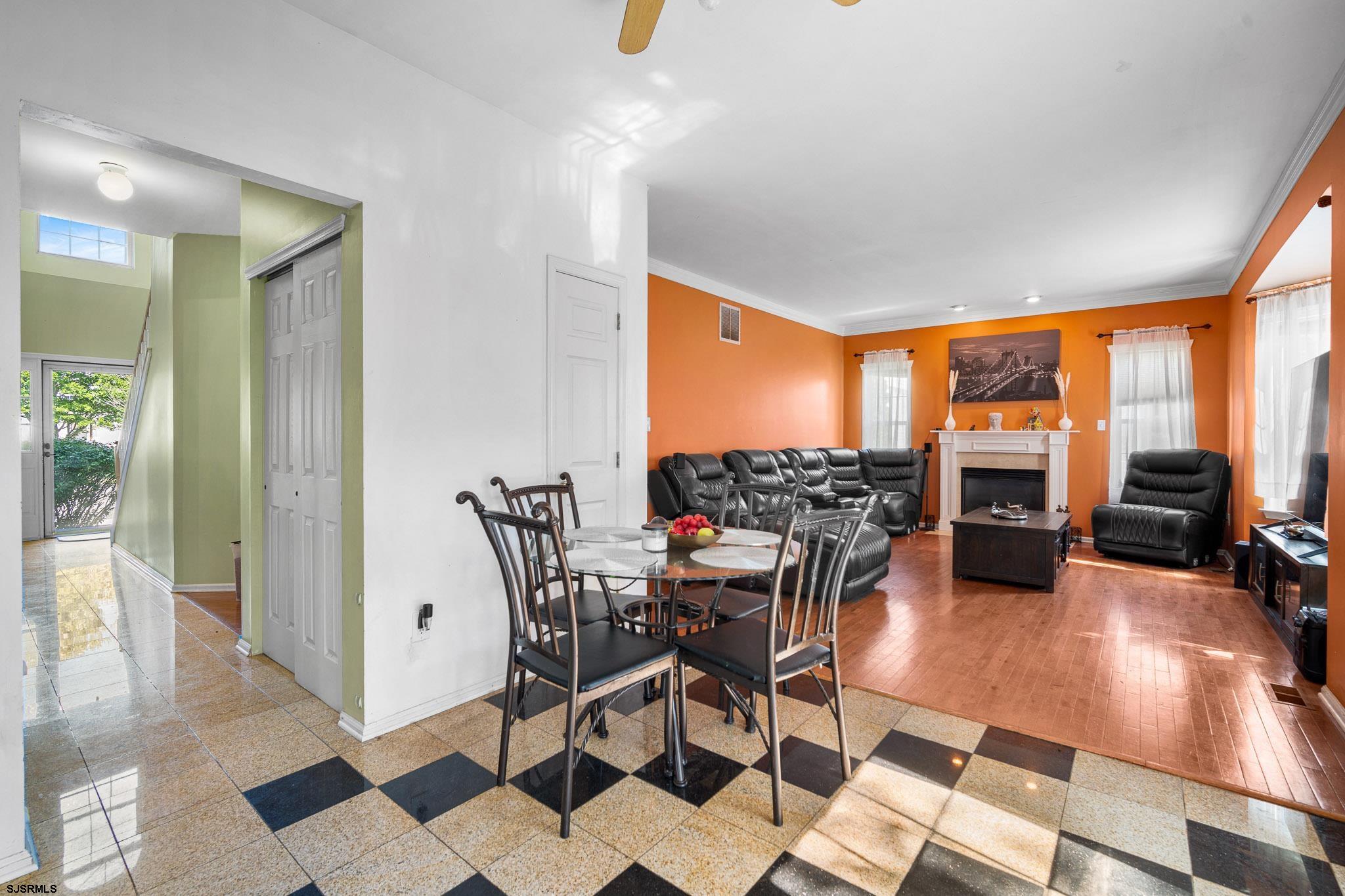 105 Cromwell Ct