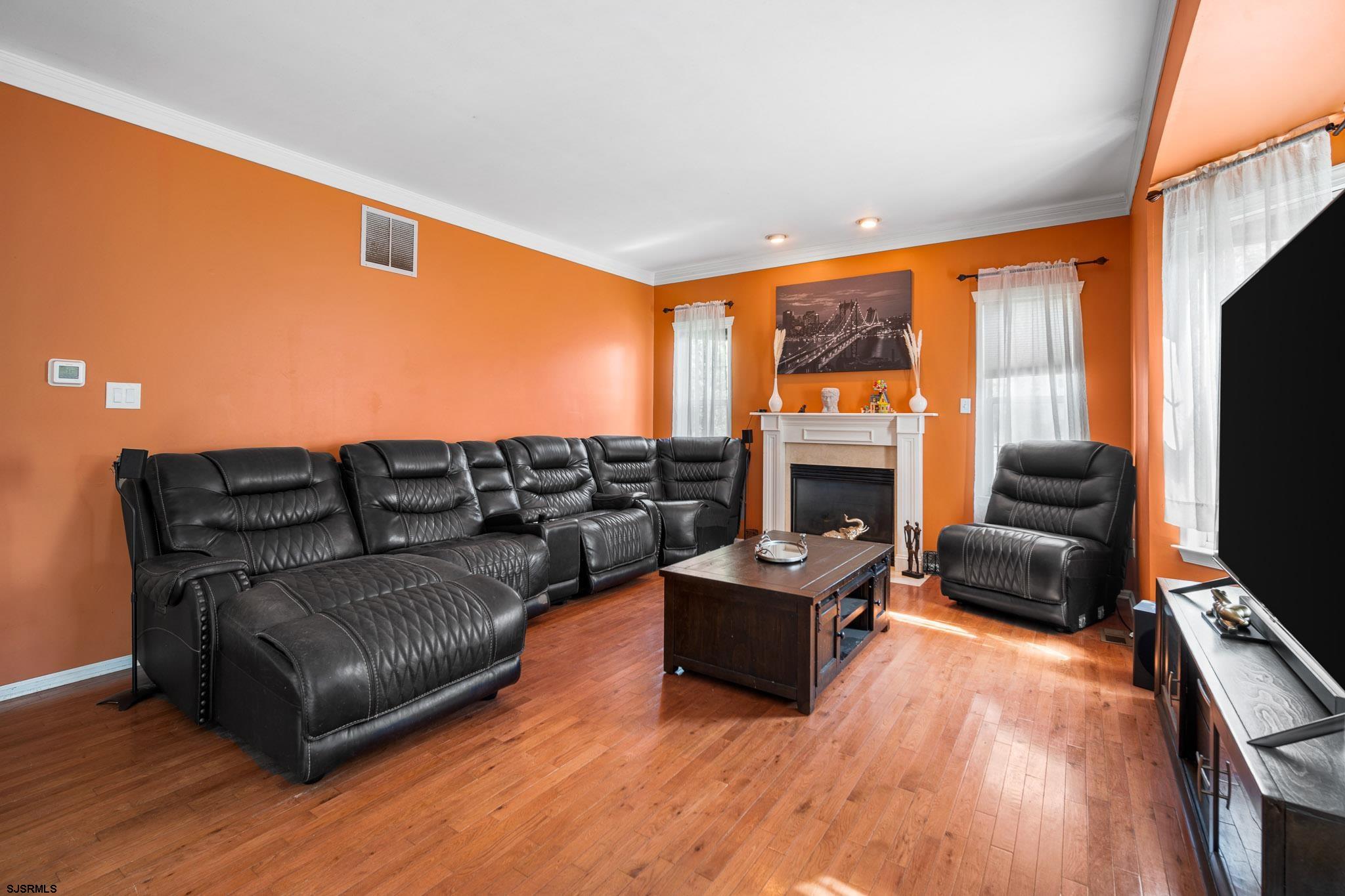 105 Cromwell Ct