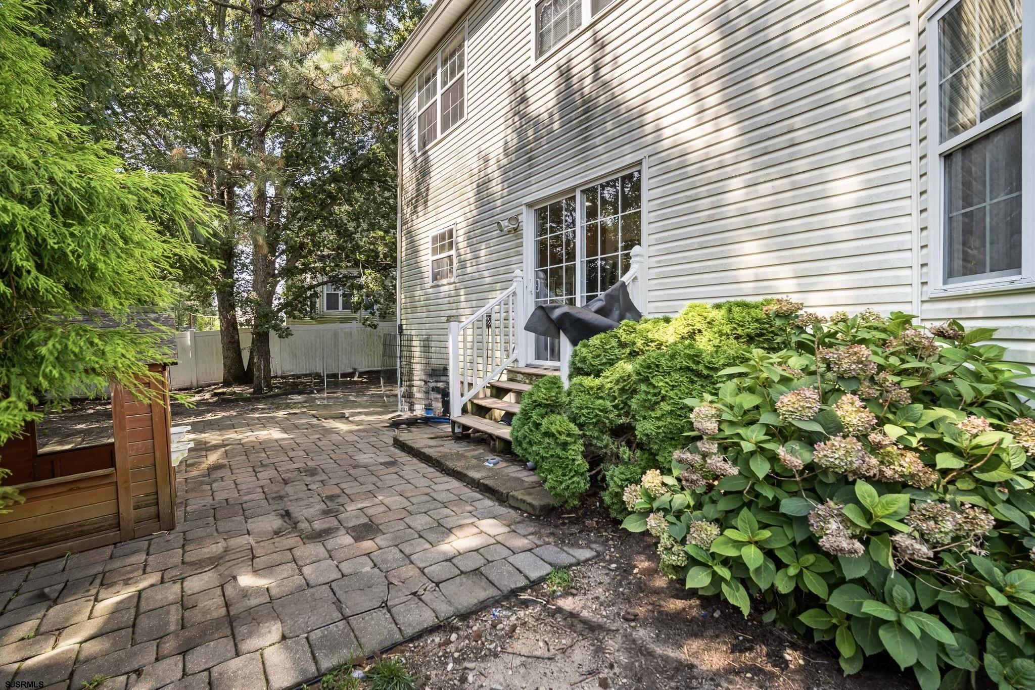 105 Cromwell Ct