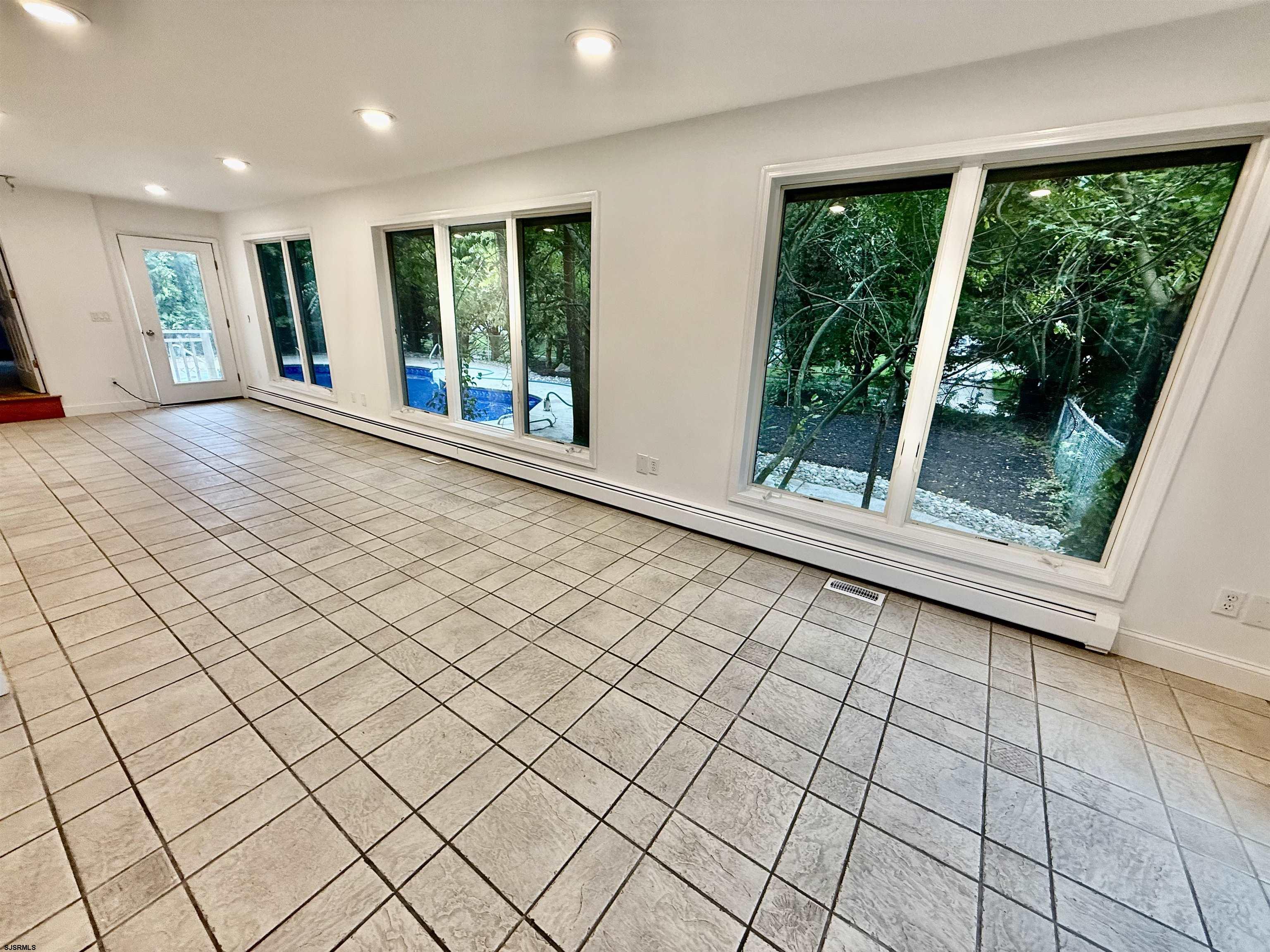 1119 Nugent - Picture 1