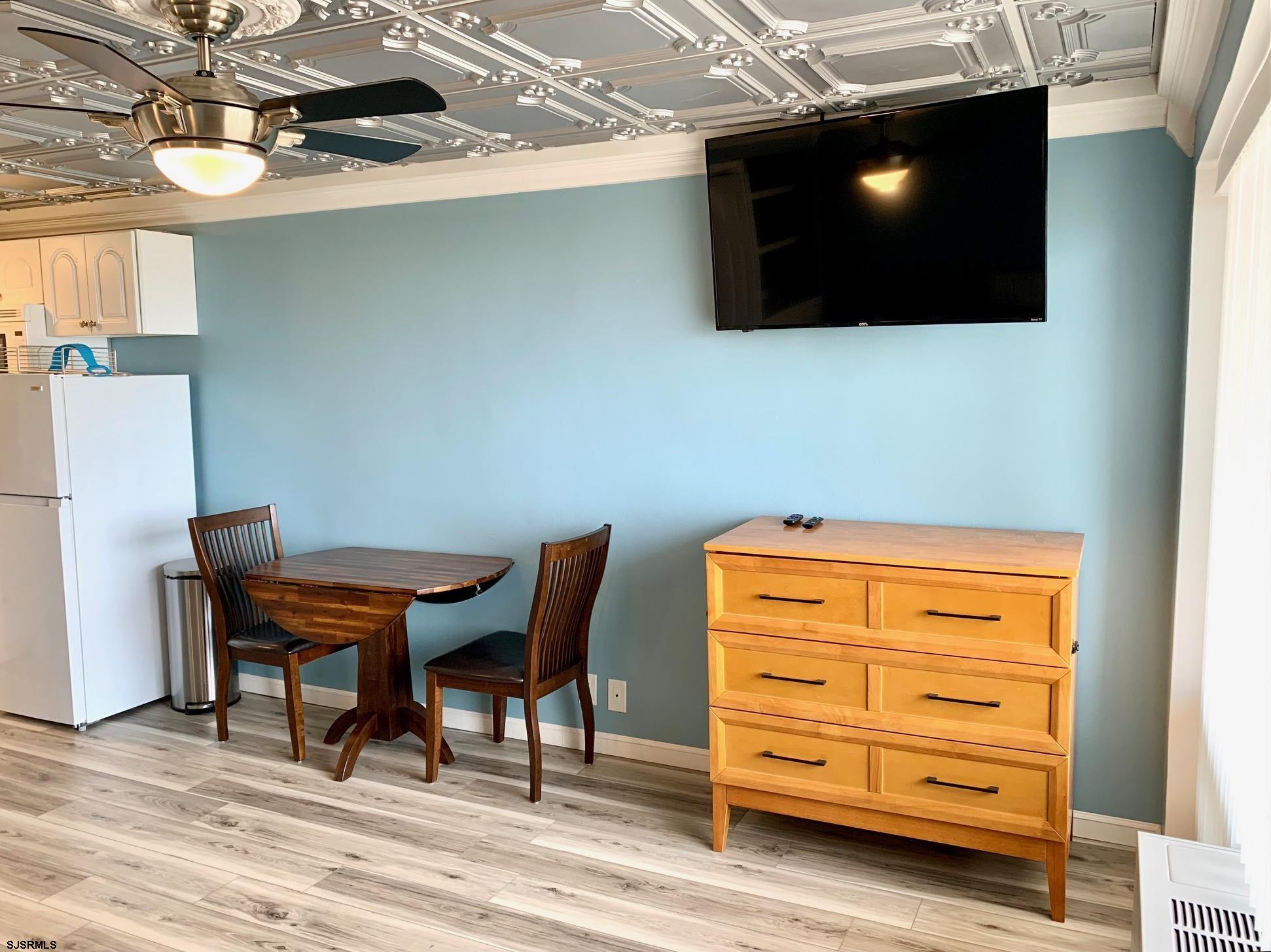 108 S Montpelier Avenue - Picture 1