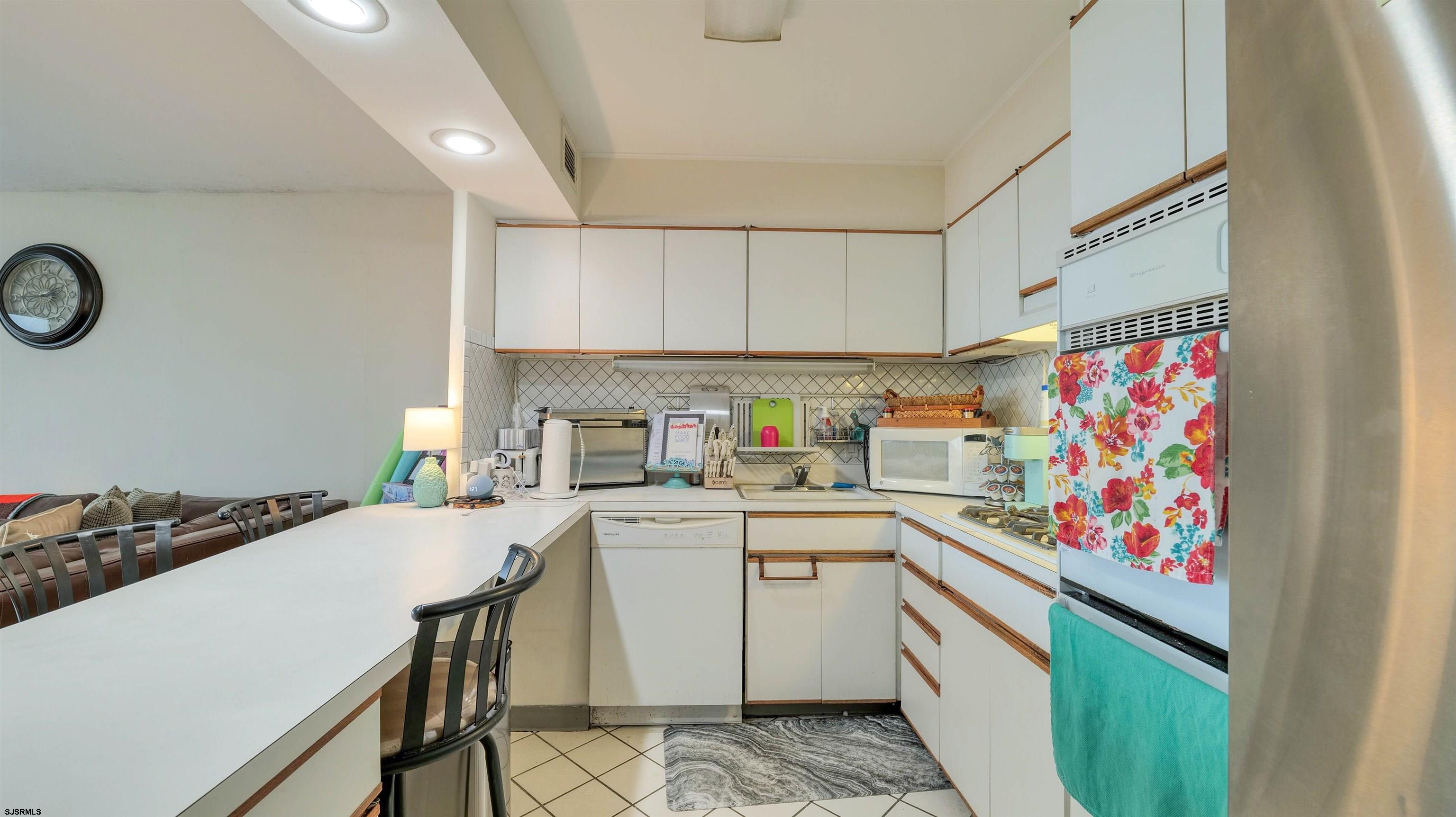 6101 Monmouth Avenue