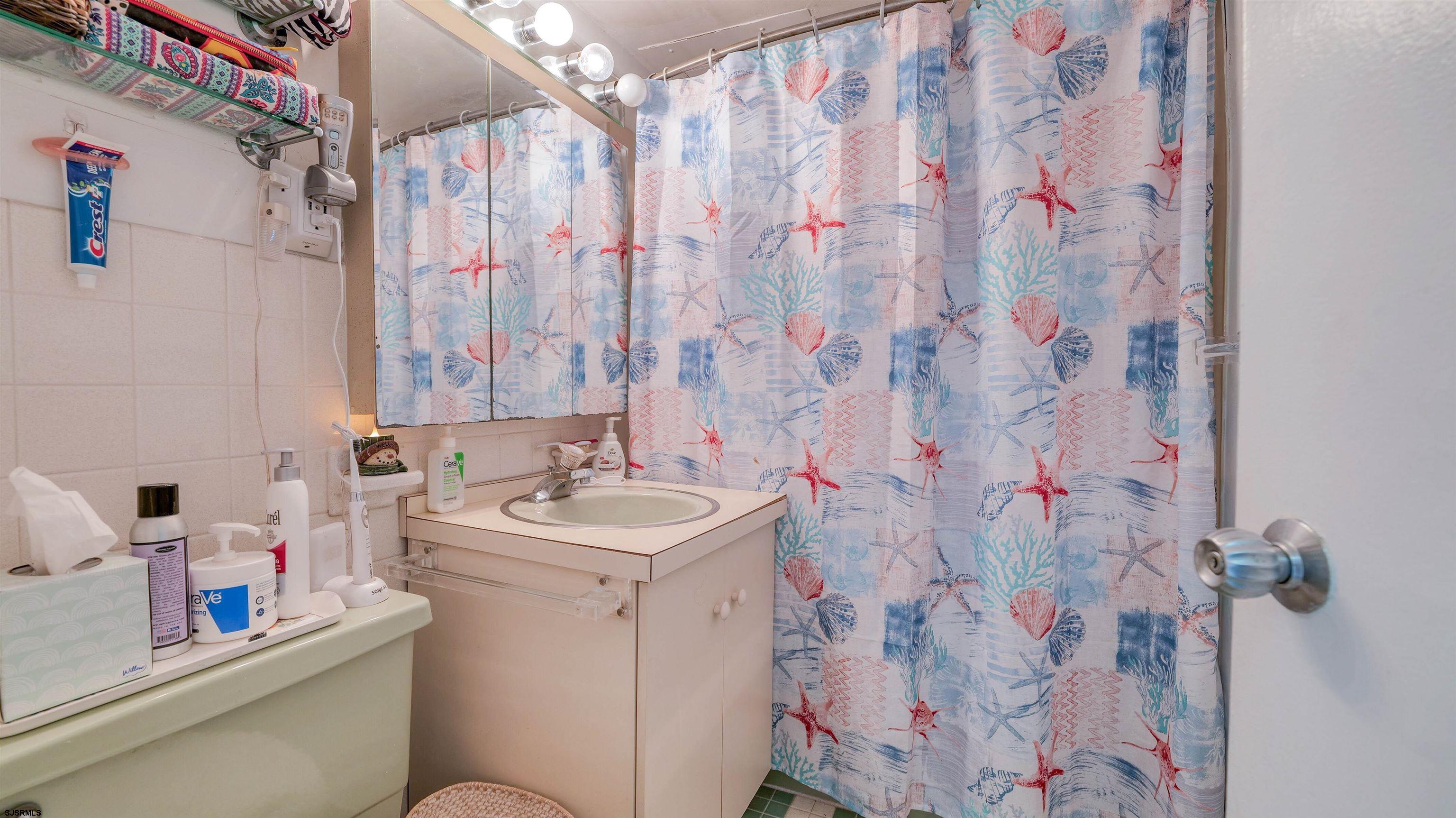 6101 Monmouth Avenue