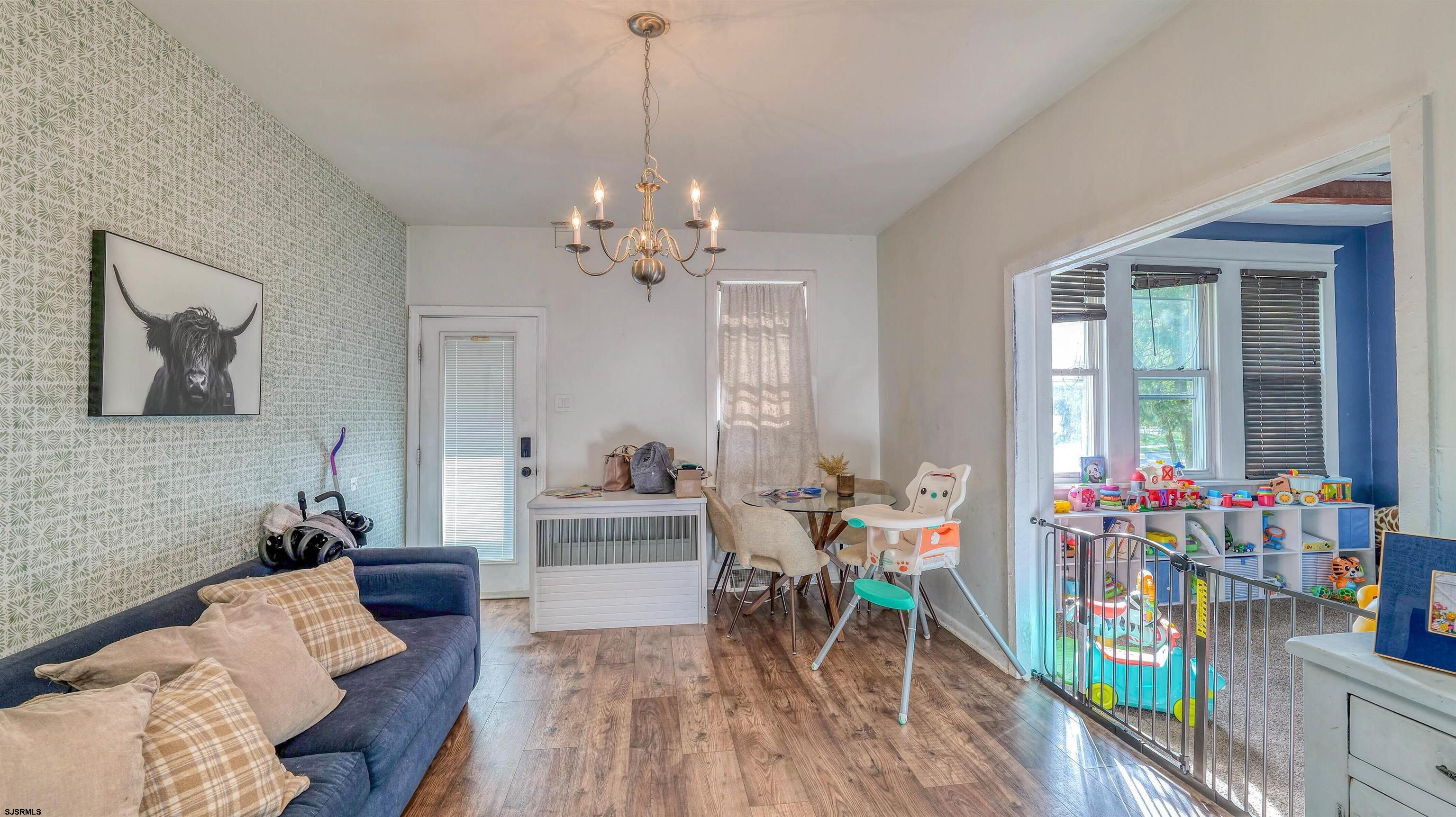 109 E Cedar Avenue - Picture 2