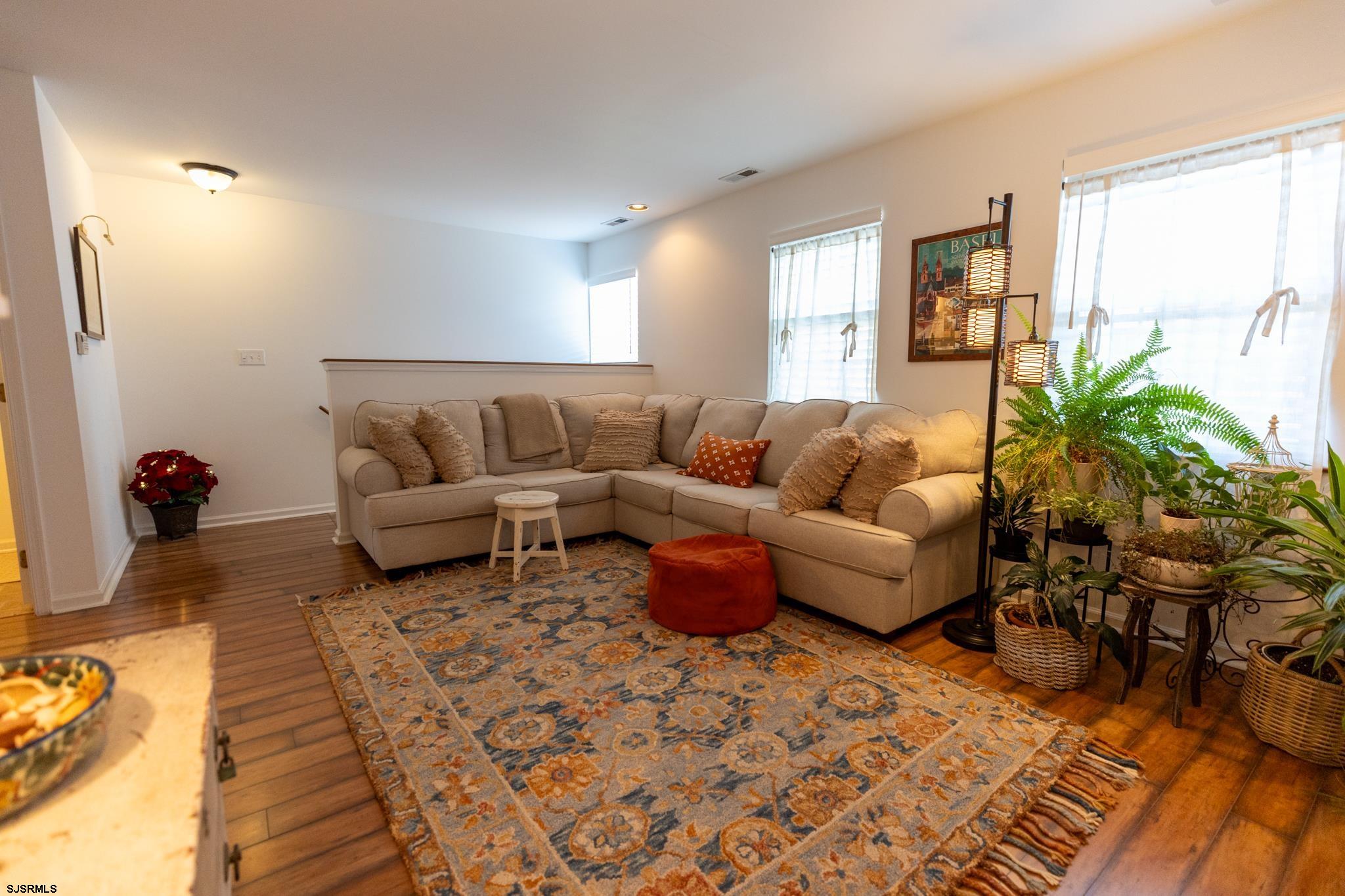 1574 John Adams Ct - Picture 2