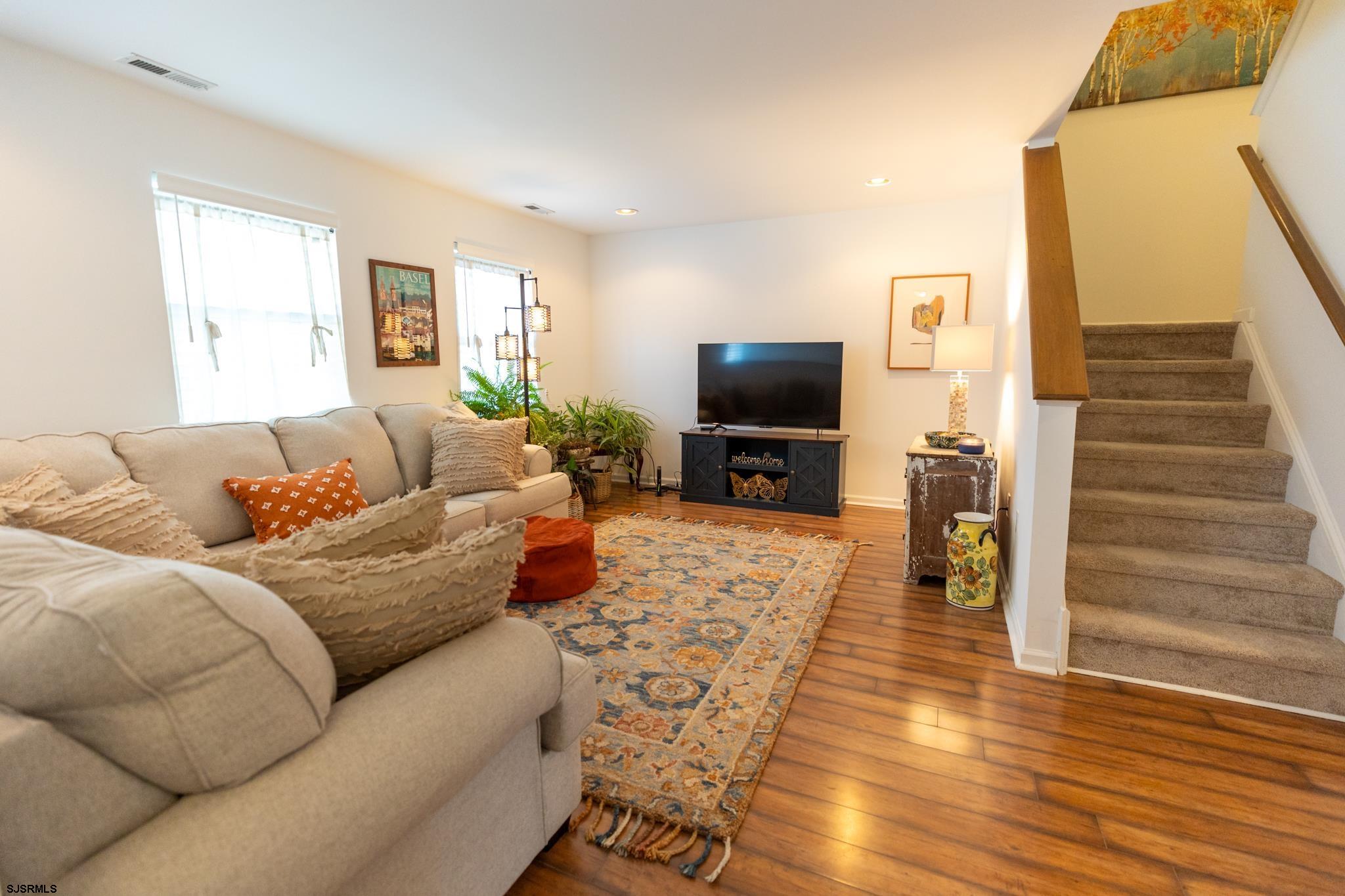 1574 John Adams Ct - Picture 3