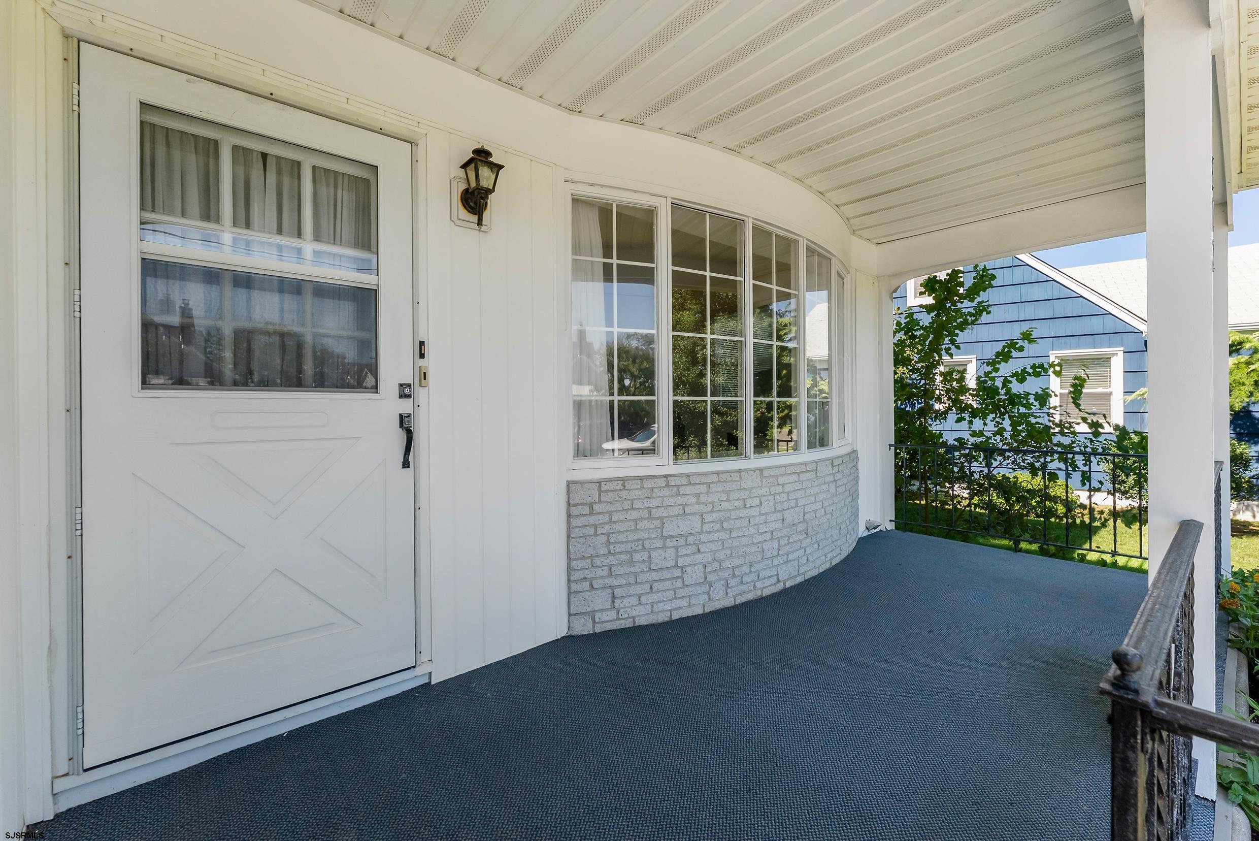 312 W Surf Road - Picture 2
