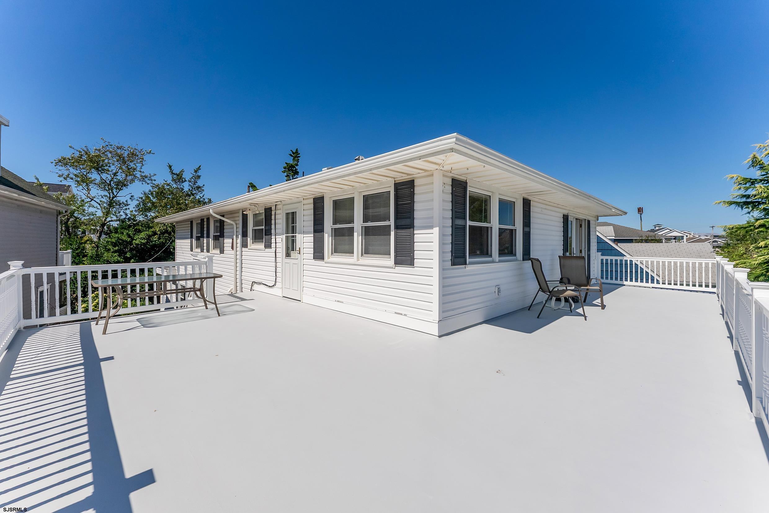 312 W Surf Road - Picture 4
