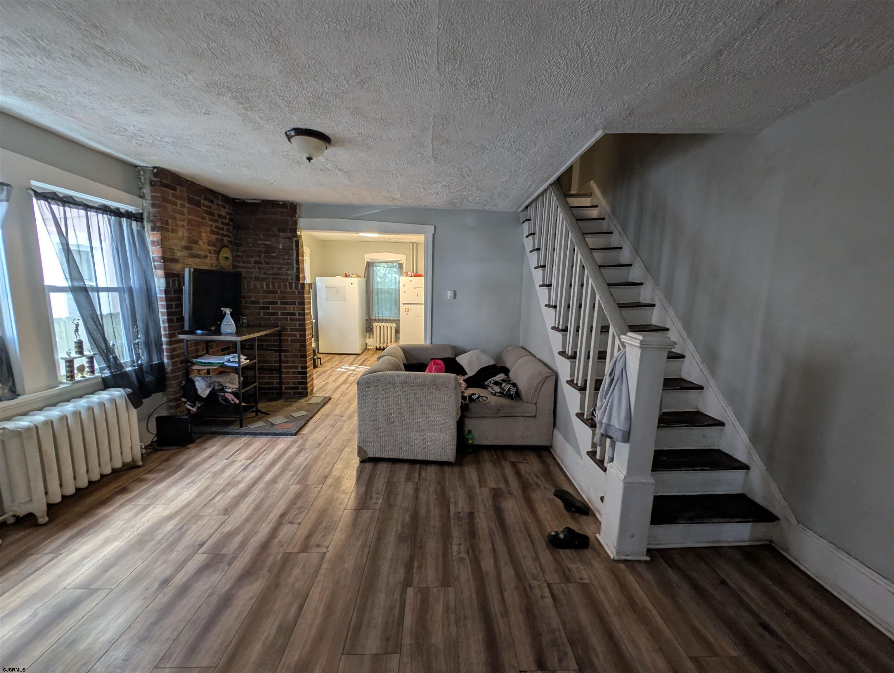 237 Guard Pl - Picture 2