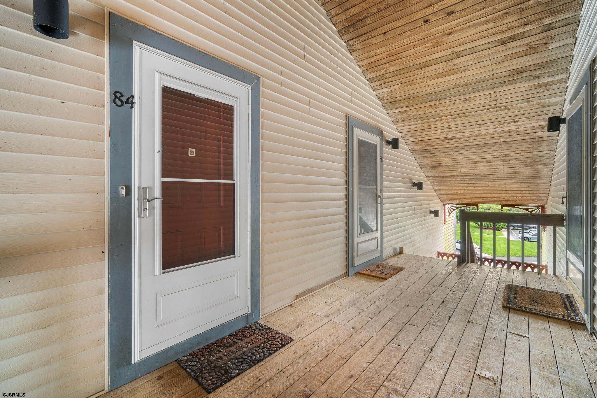 84 Trotters Ln - Picture 1