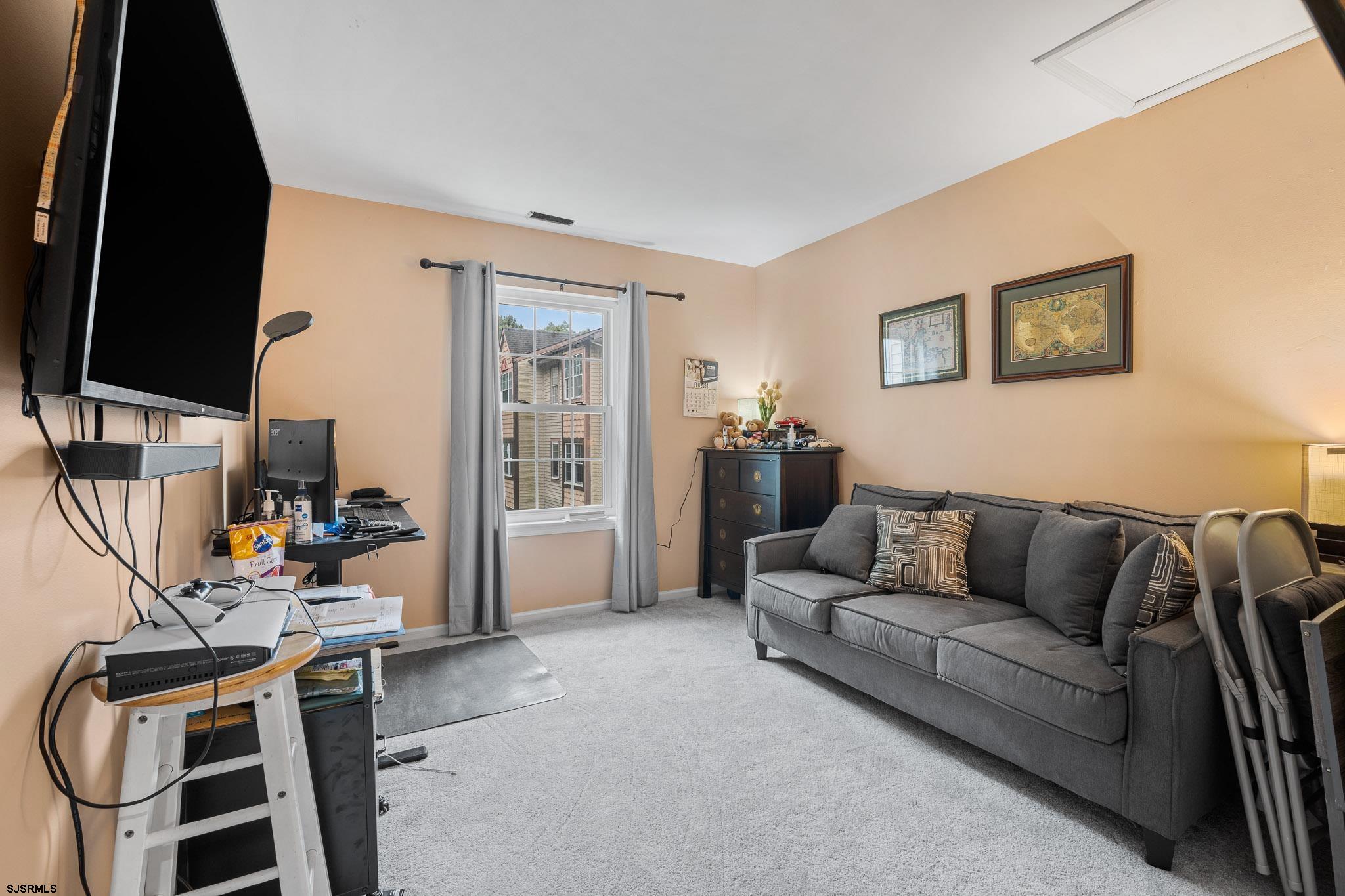 84 Trotters Ln - Picture 2