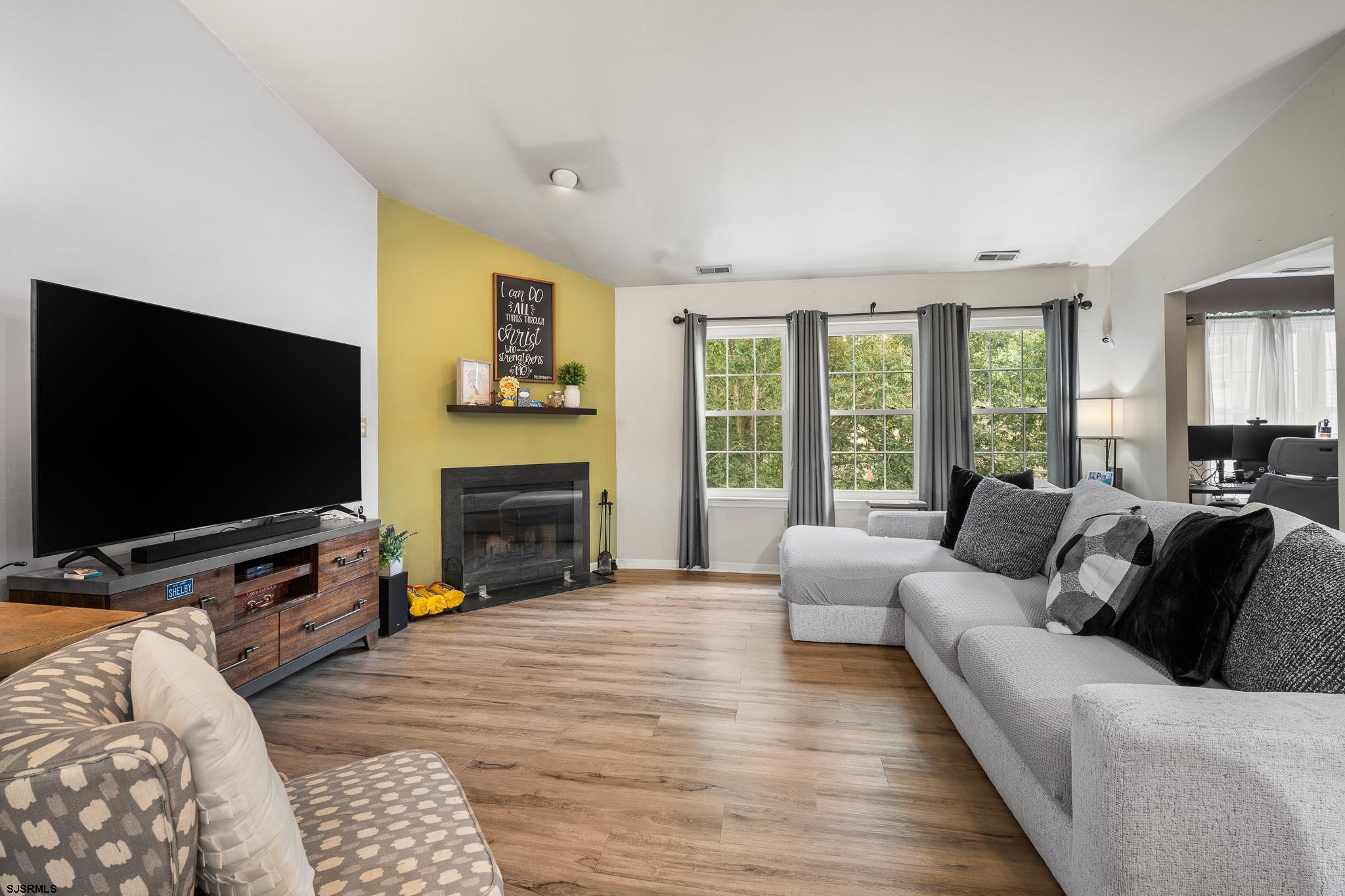 84 Trotters Ln - Picture 3