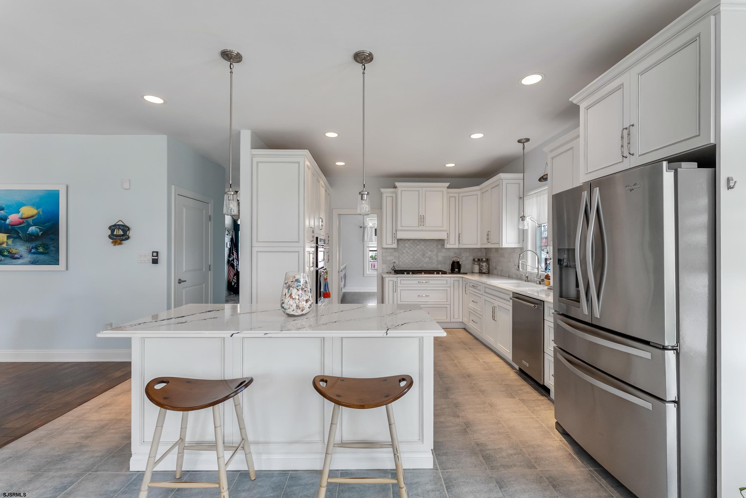 221 E 21st Avenue - Picture 4