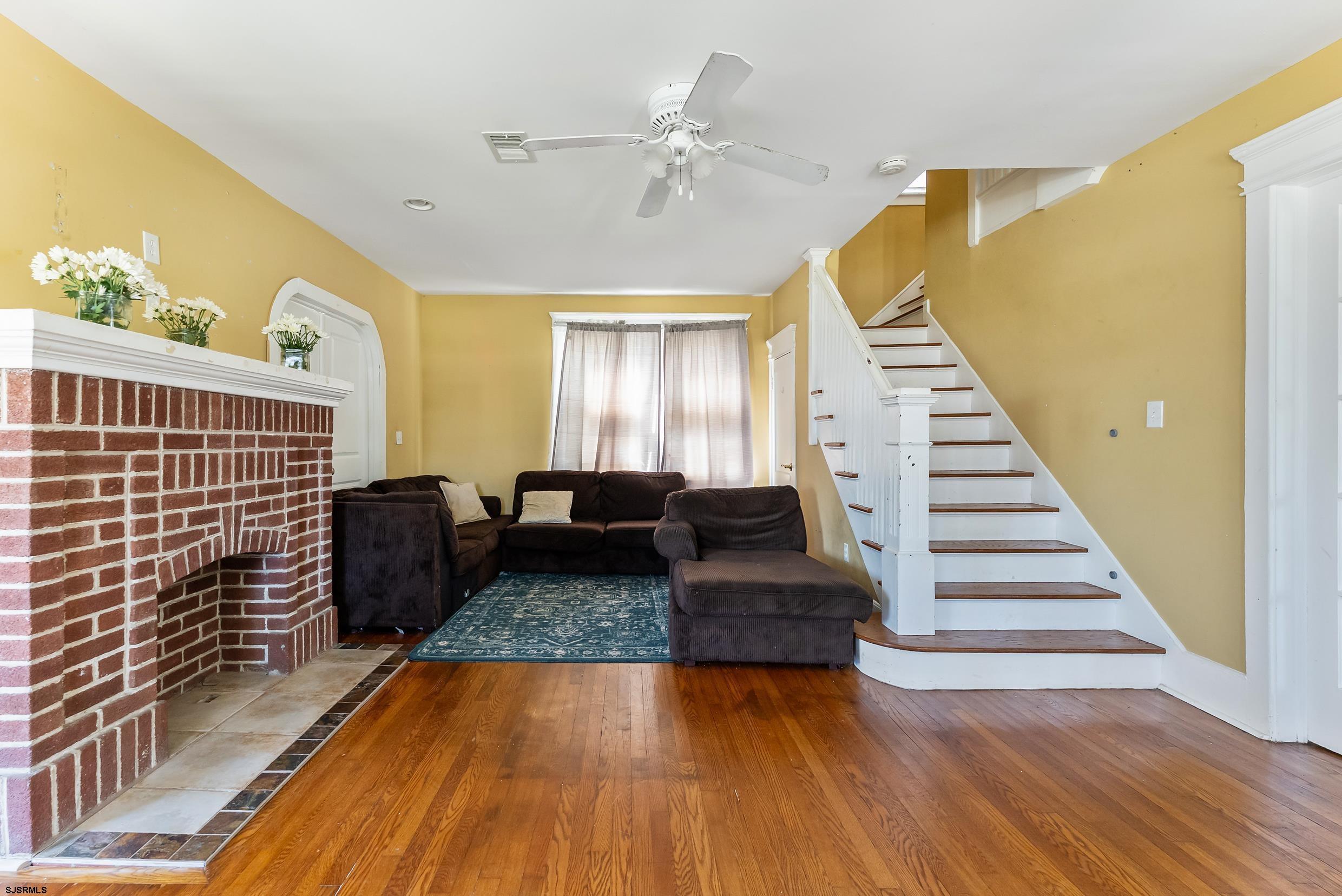 201 Genoa Avenue - Picture 2