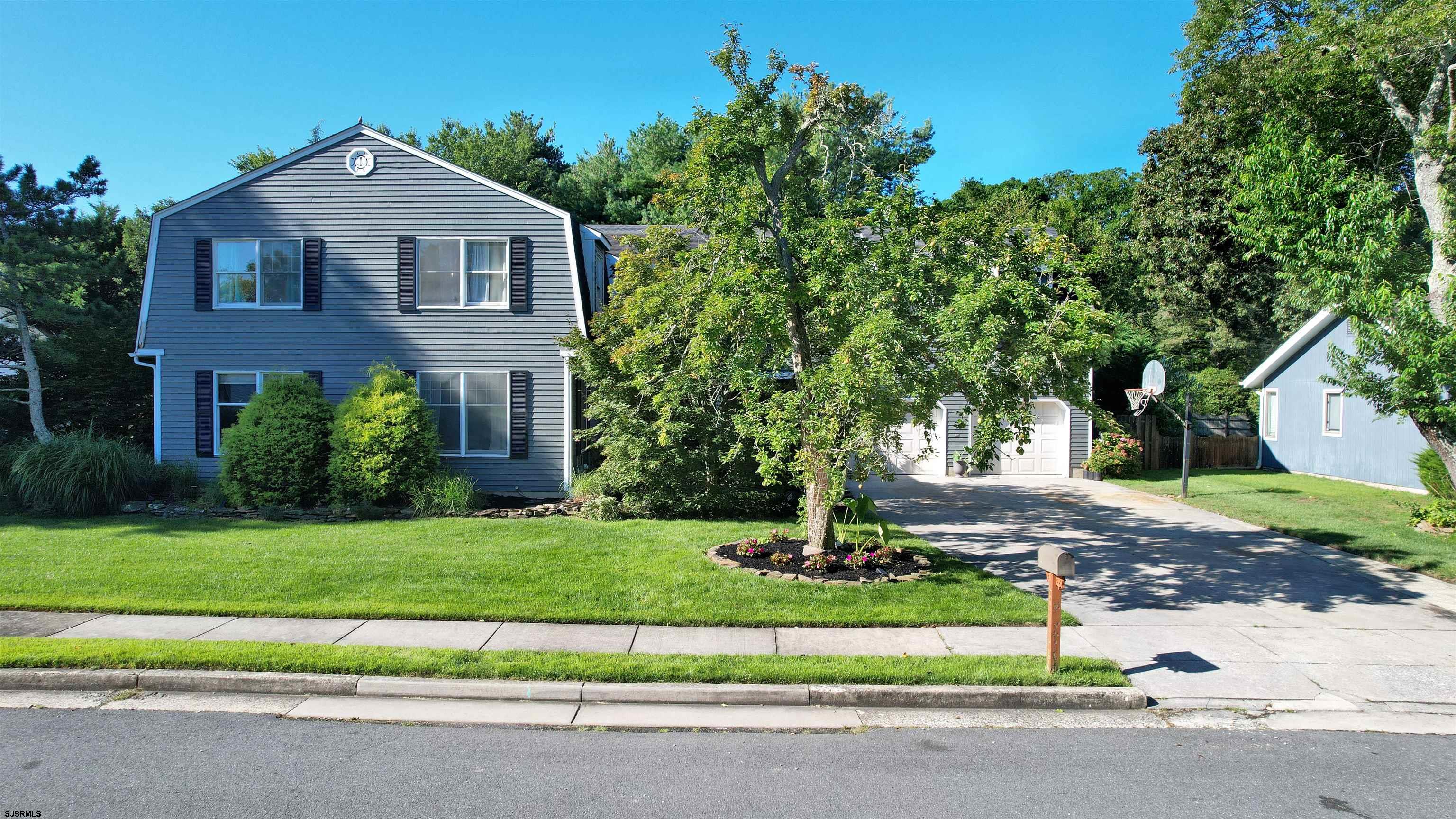 7 Woodstock Dr - Picture 1