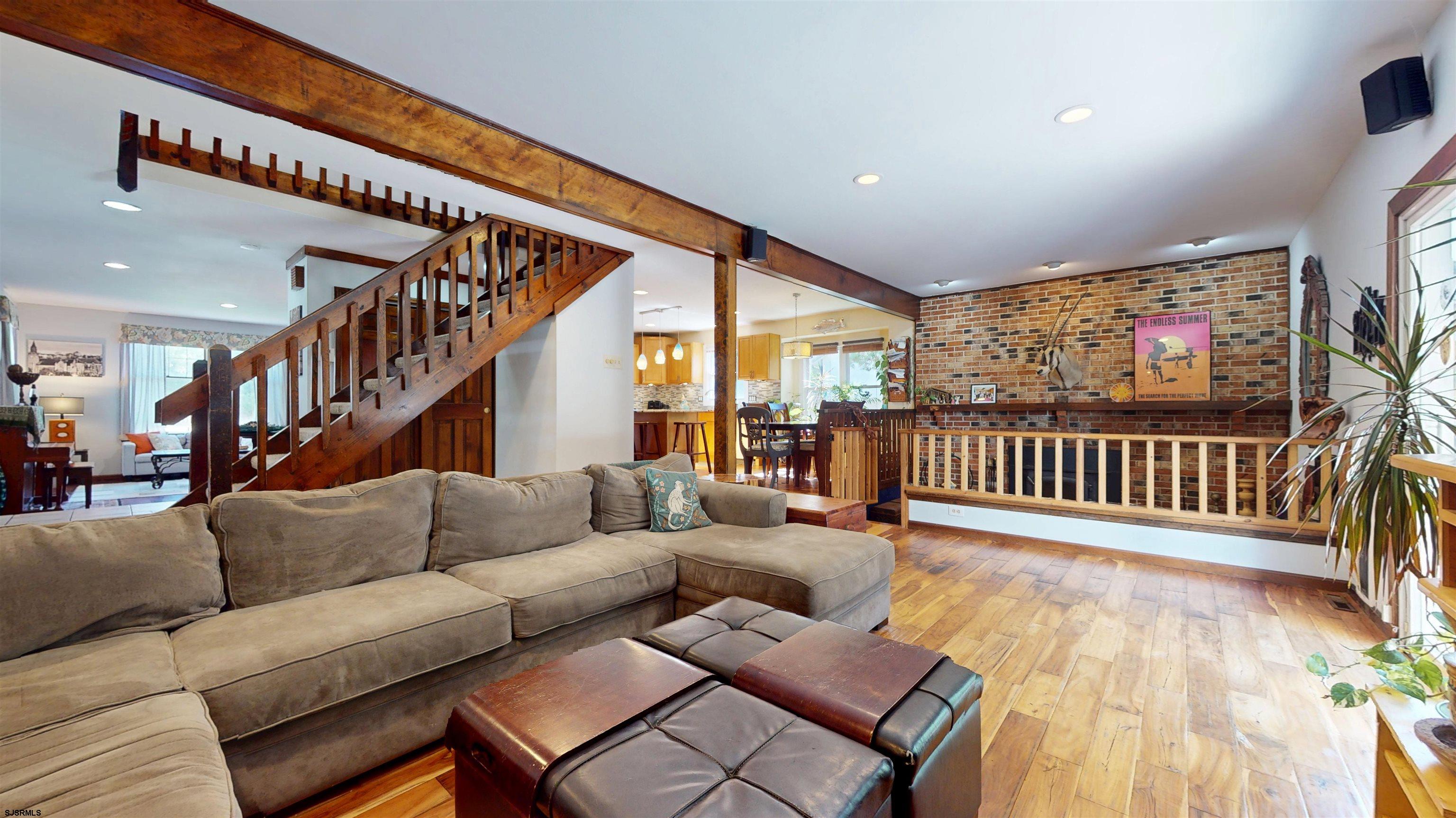 7 Woodstock Dr