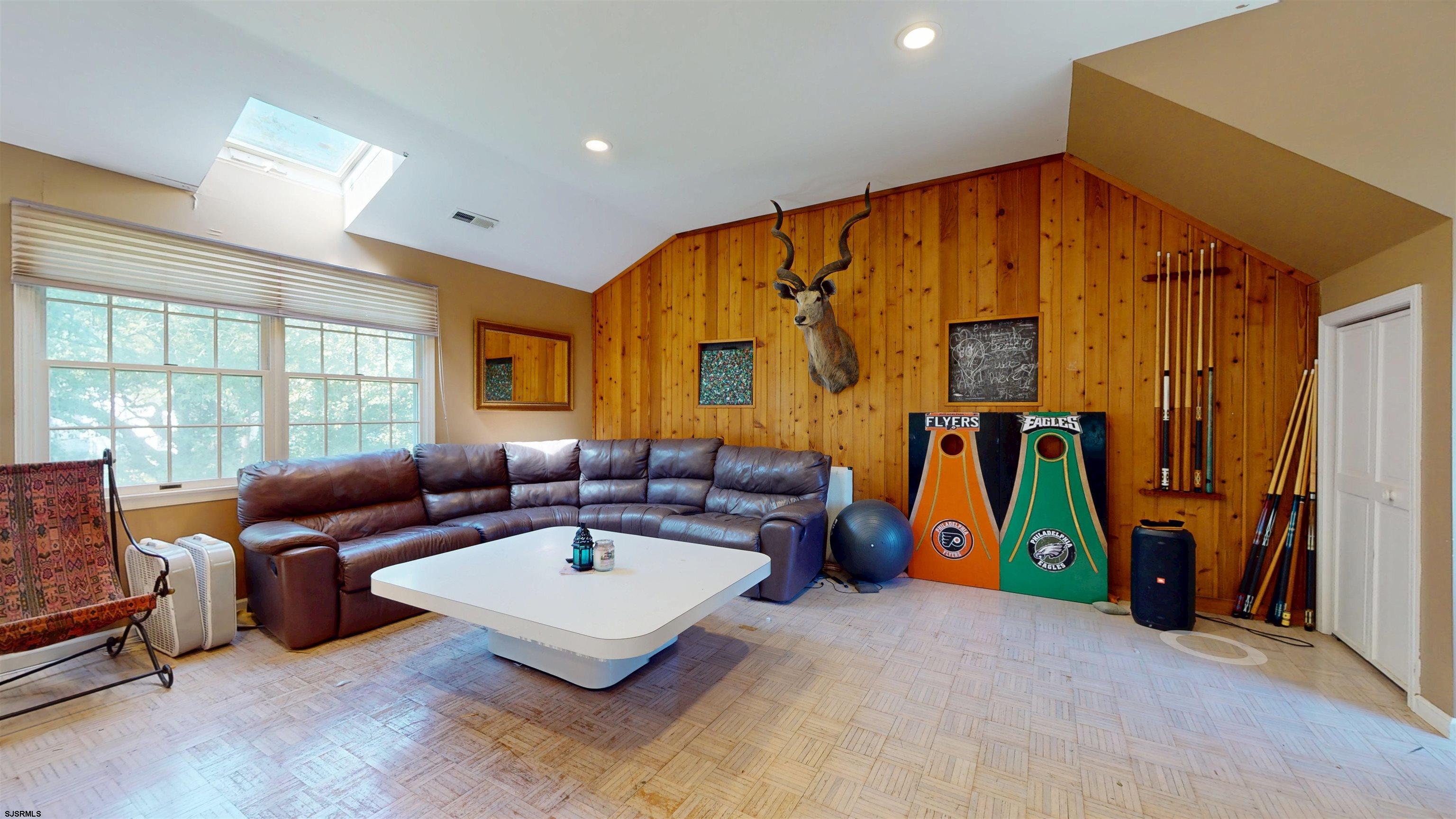 7 Woodstock Dr