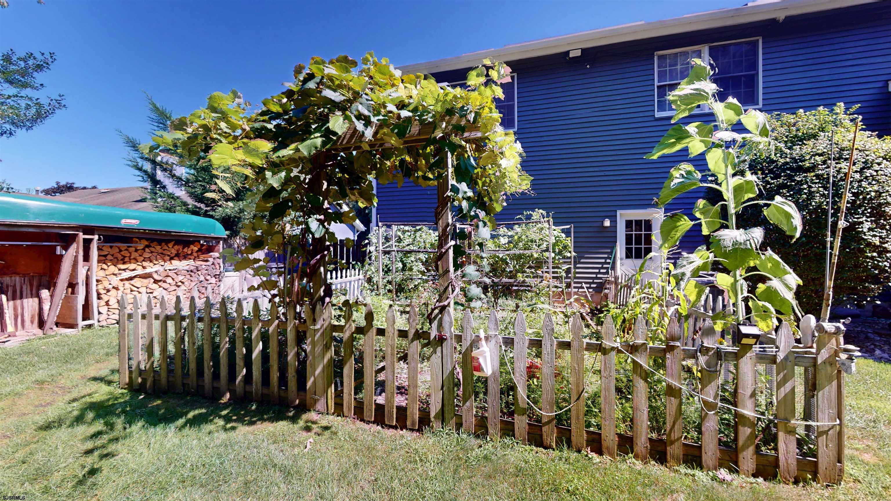 7 Woodstock Dr