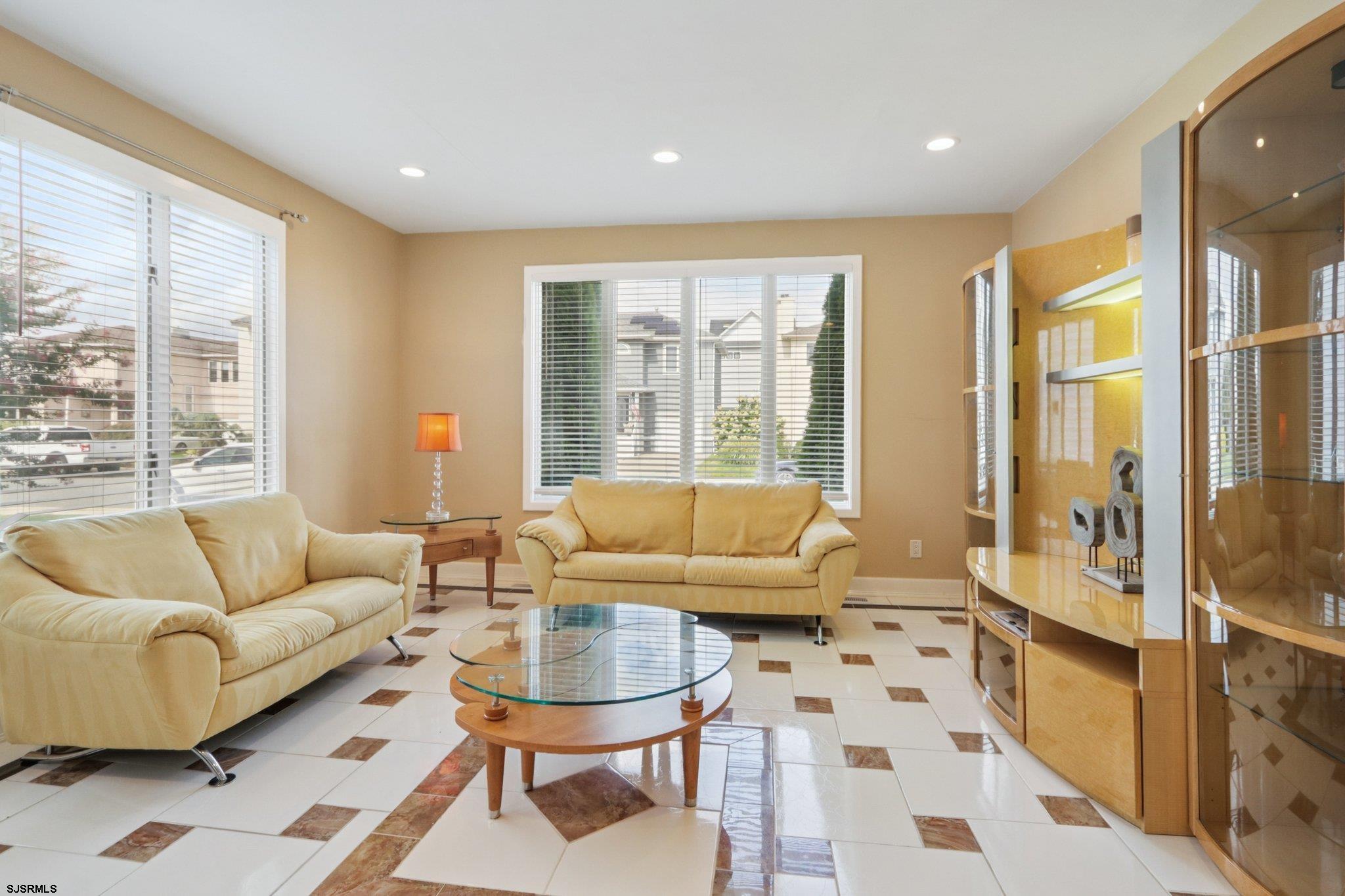 8 Seaside Ct
