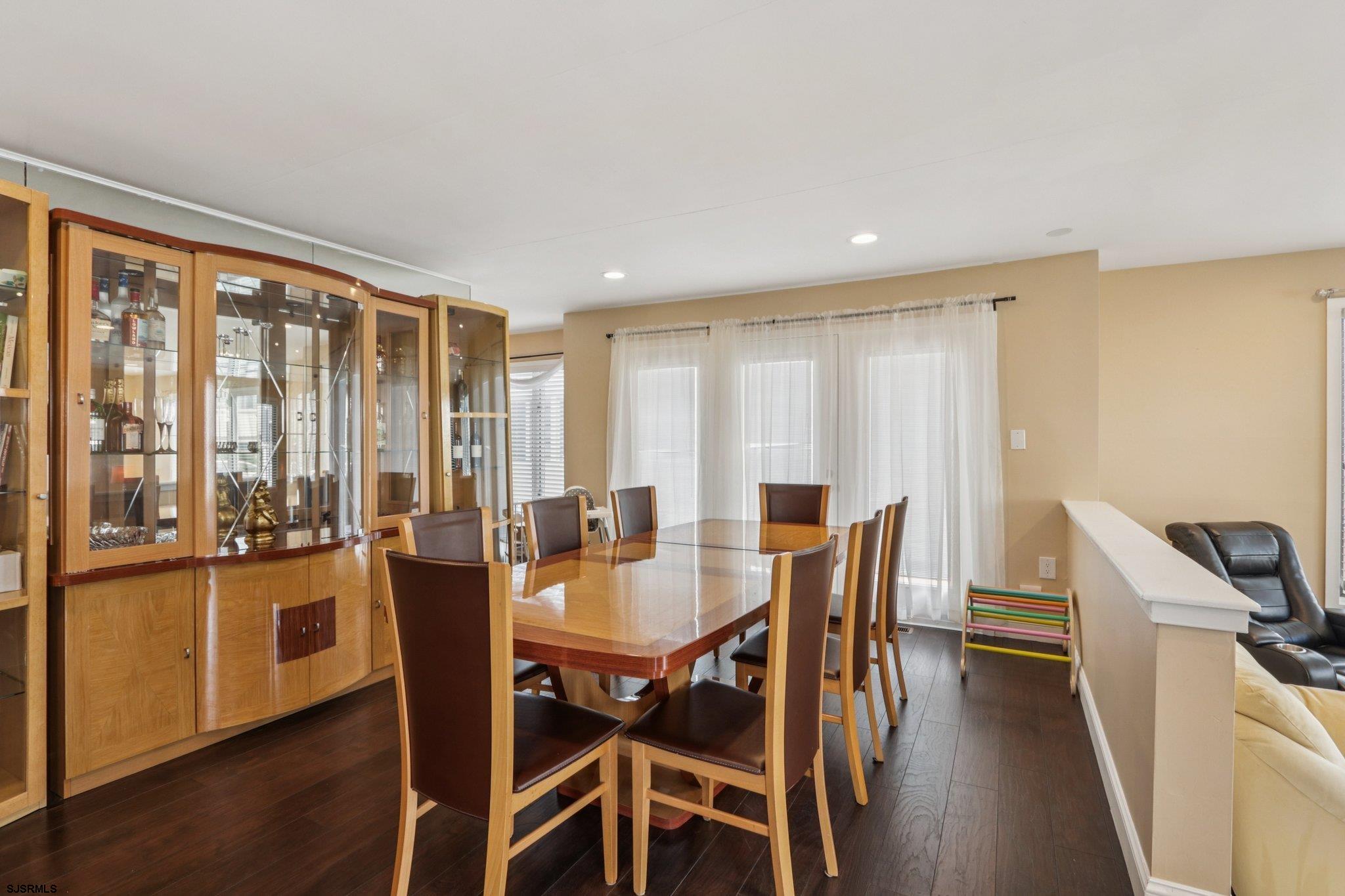 8 Seaside Ct