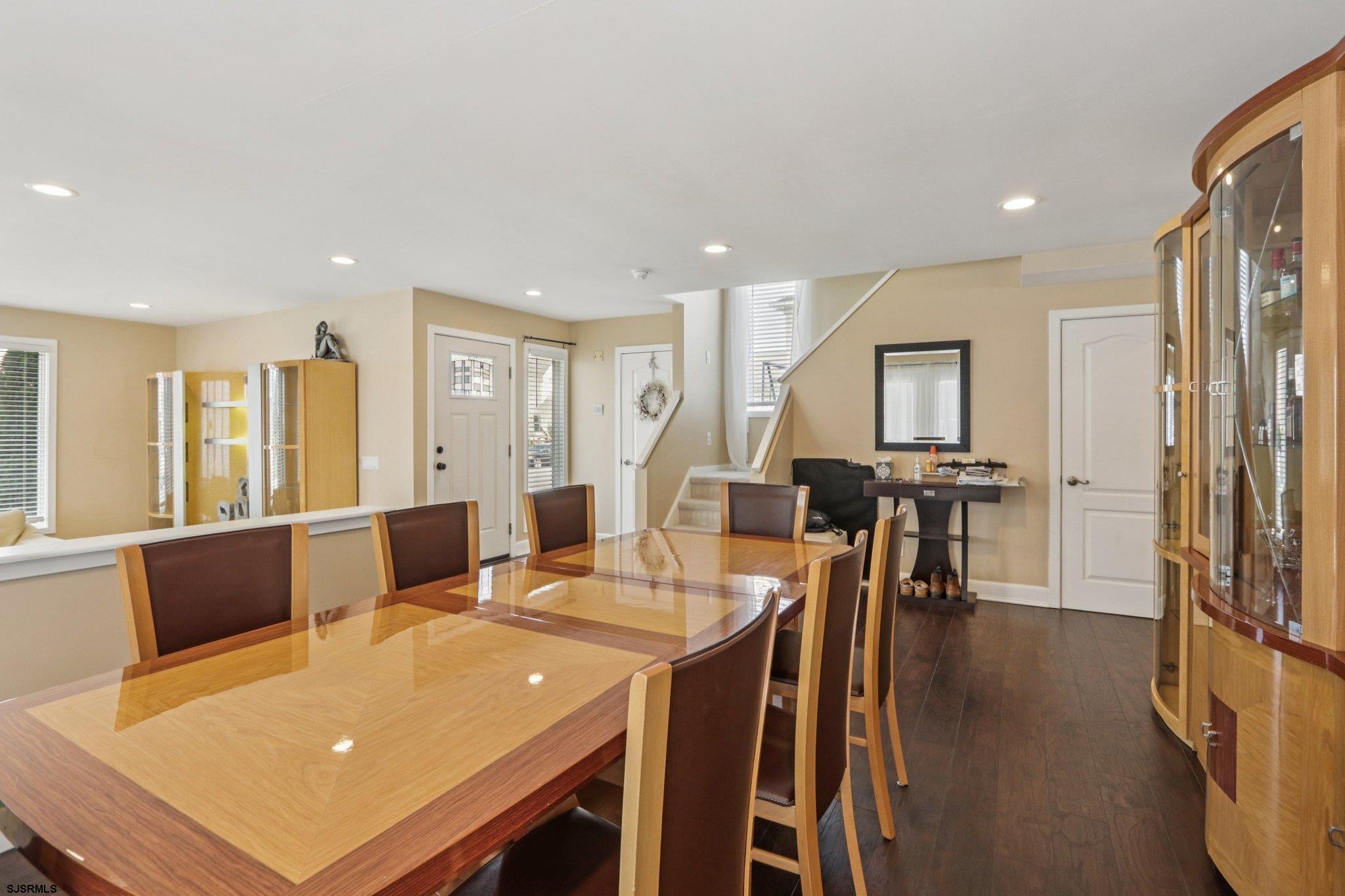 8 Seaside Ct