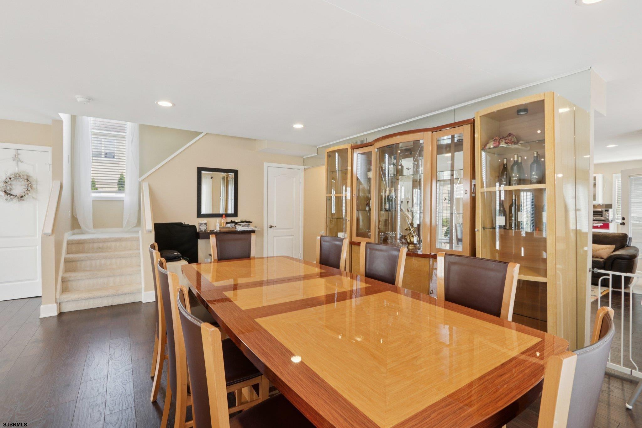 8 Seaside Ct