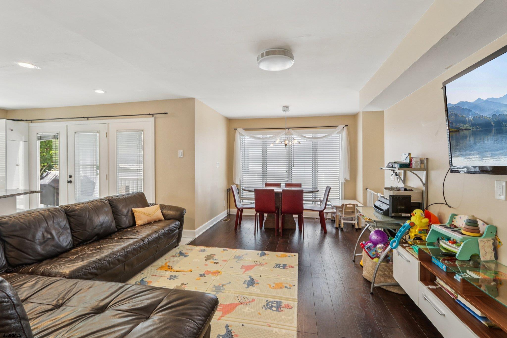 8 Seaside Ct