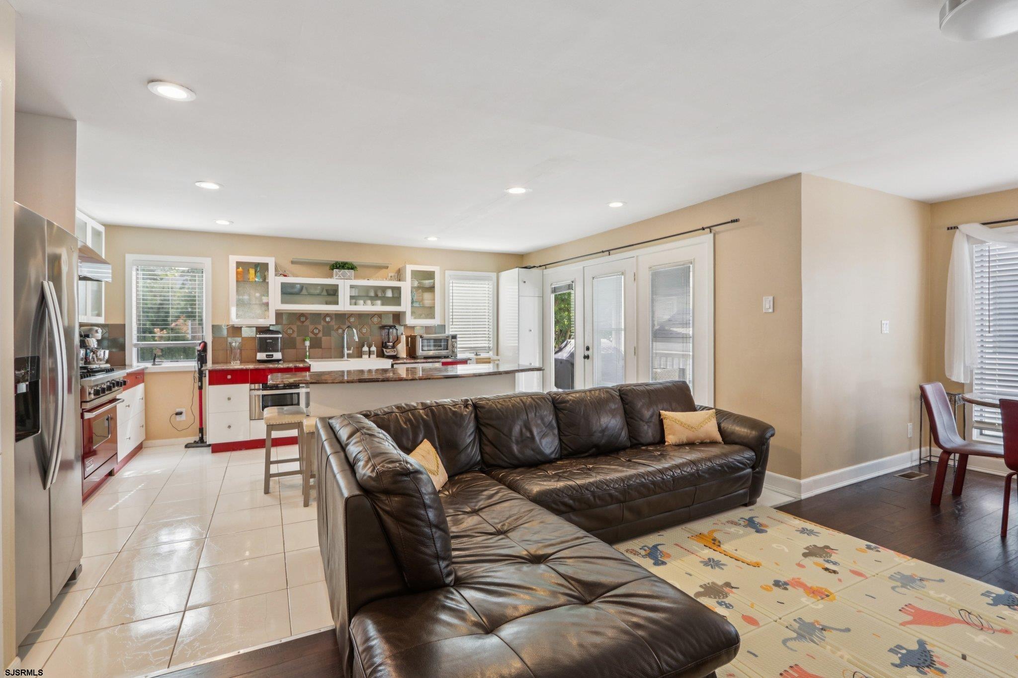 8 Seaside Ct