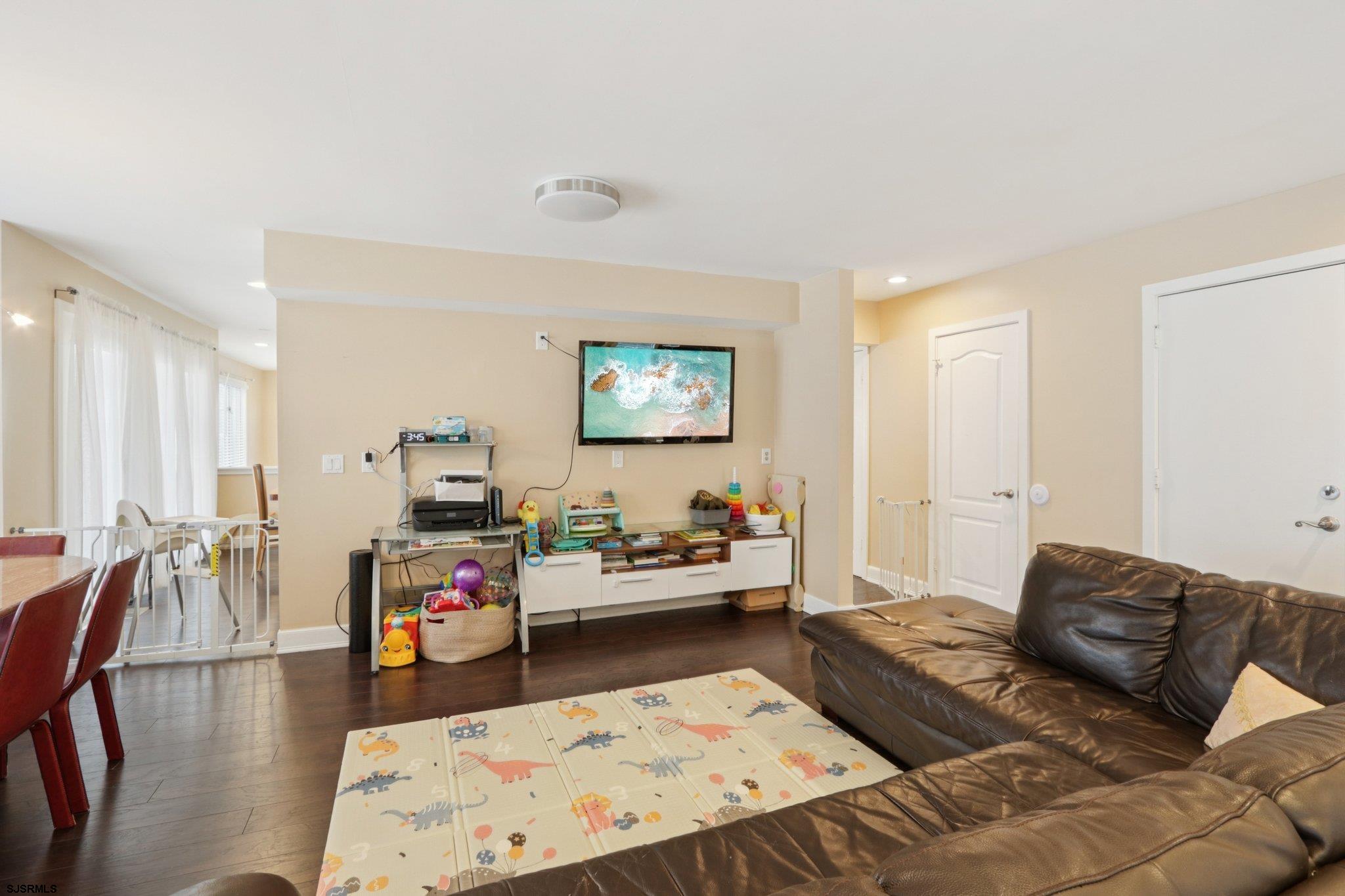 8 Seaside Ct